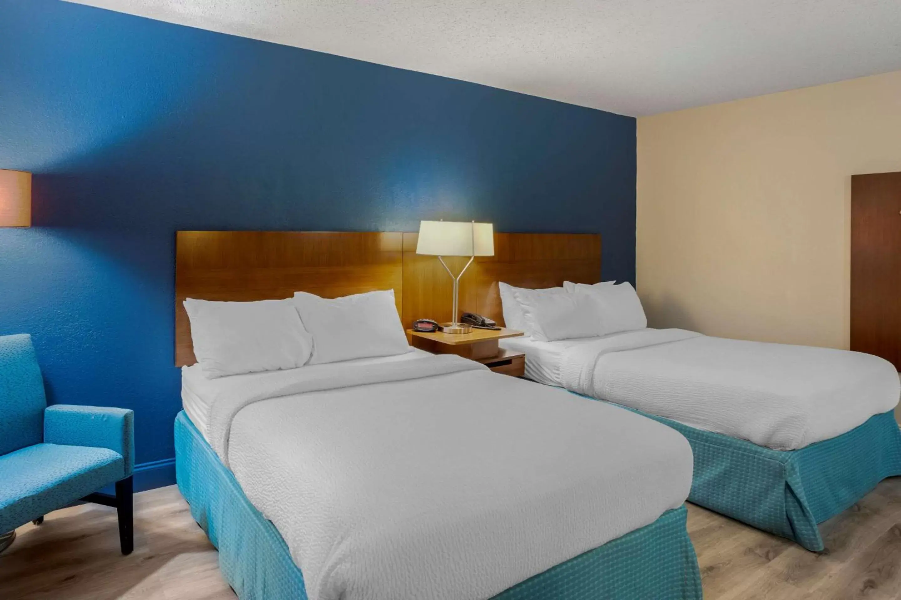 Standard Double Room with Two Double Beds - Non Smoking in Comfort Inn & Suites Mt Laurel-Philadelphia Standard Double Room with Two Double Beds - Non Smoking in Comfort Inn & Suites Mt Laurel-Philadelphia