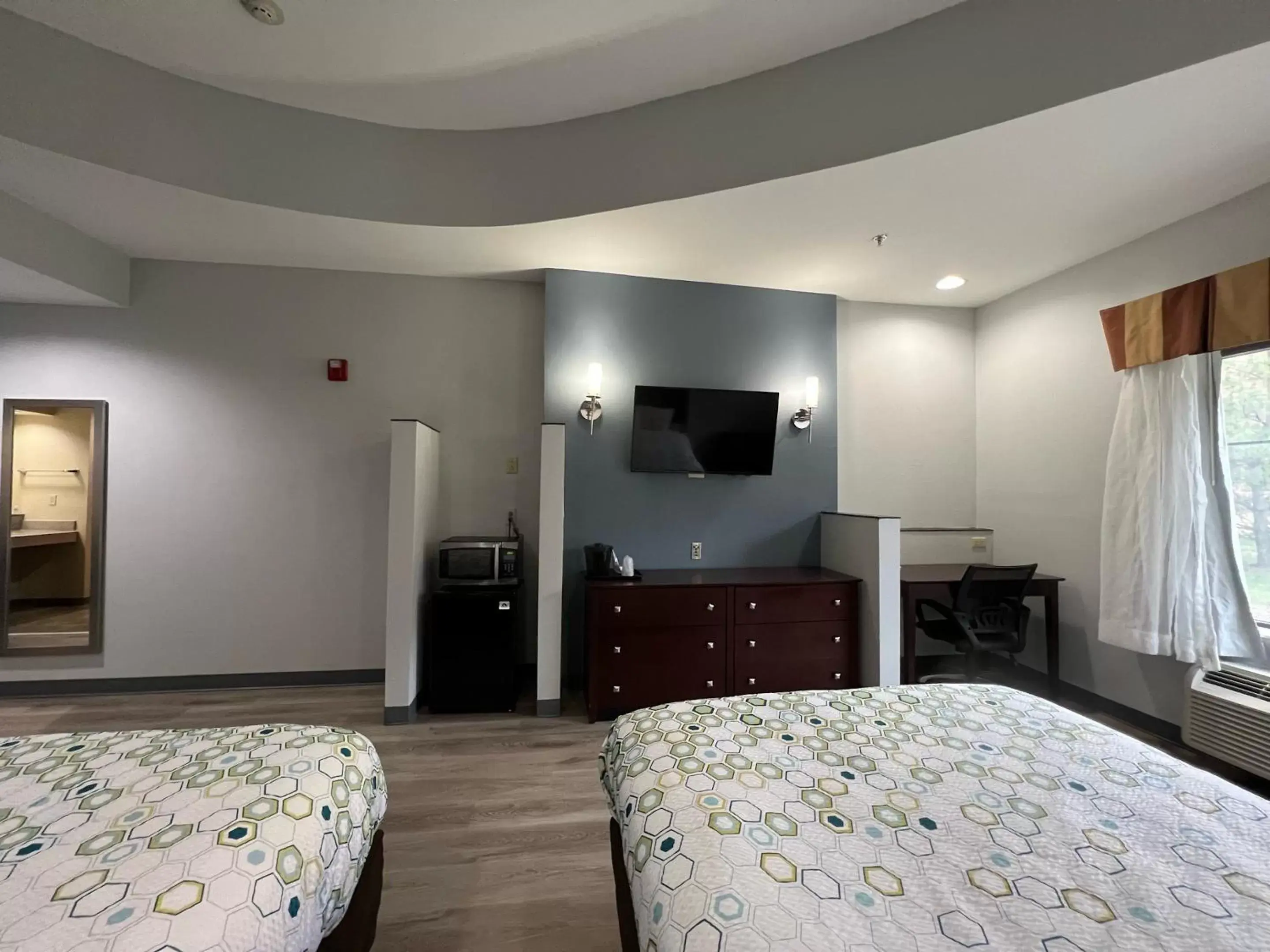 Suite with Two Double Beds with Kitchenette Non-Smoking in HomeTowne Studios & Suites by Red Roof Washington Suite with Two Double Beds with Kitchenette Non-Smoking in HomeTowne Studios & Suites by Red Roof Washington