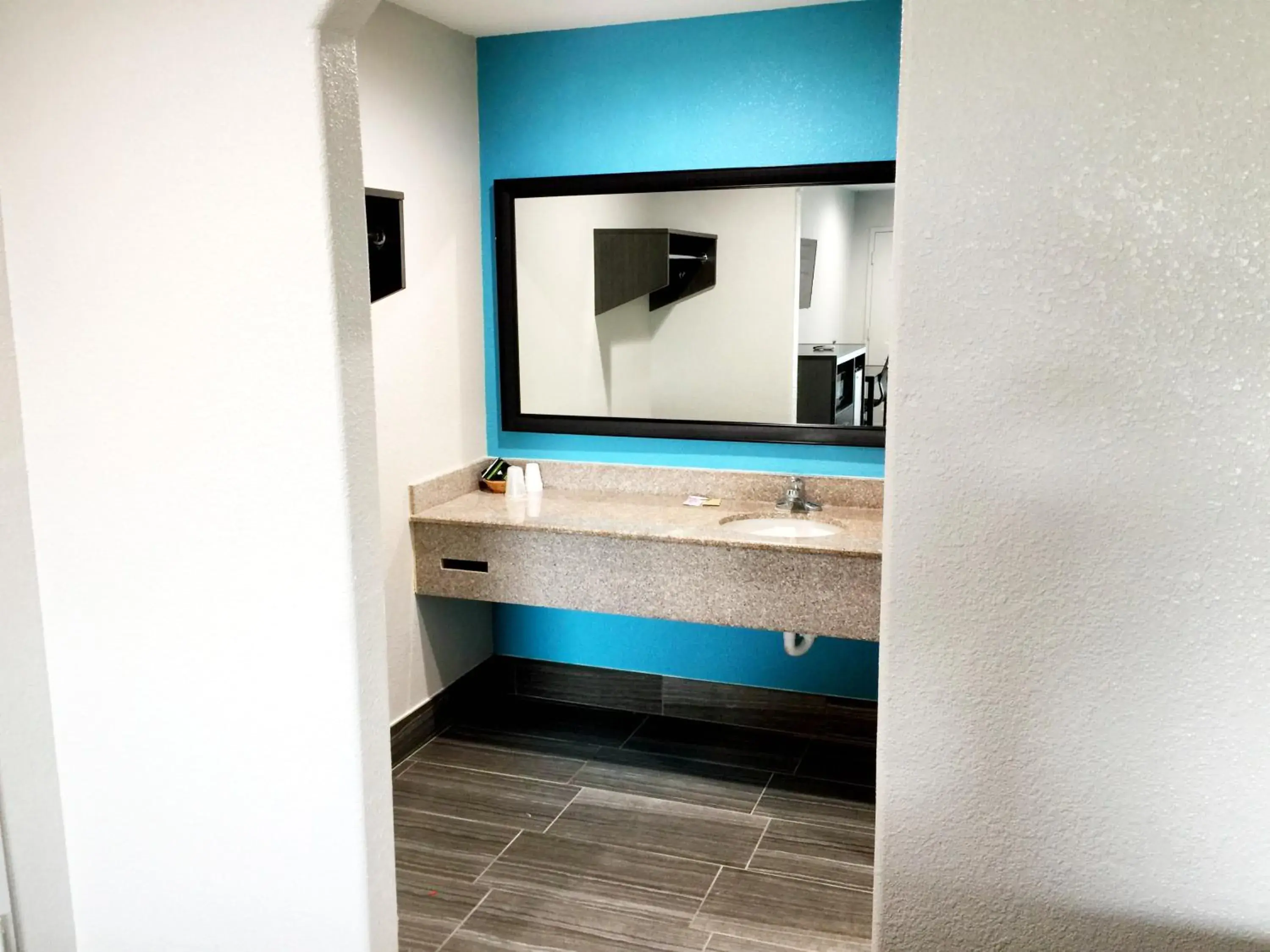 Queen Room Two Queen Beds/Kitchenette - Non Smoking in Americas Best Value Inn & Suites Mont Belvieu Houston Queen Room Two Queen Beds/Kitchenette - Non Smoking in Americas Best Value Inn & Suites Mont Belvieu Houston