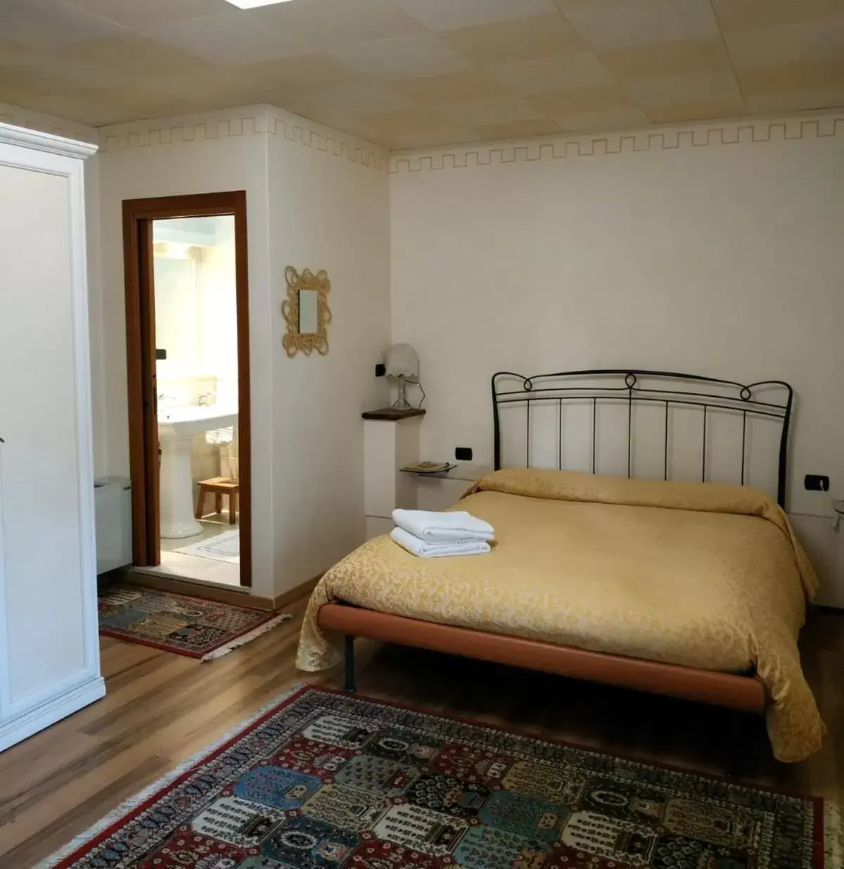 Deluxe Double Room (2 Adults + 1 Child) in B&B Ernestina Deluxe Double Room (2 Adults + 1 Child) in B&B Ernestina