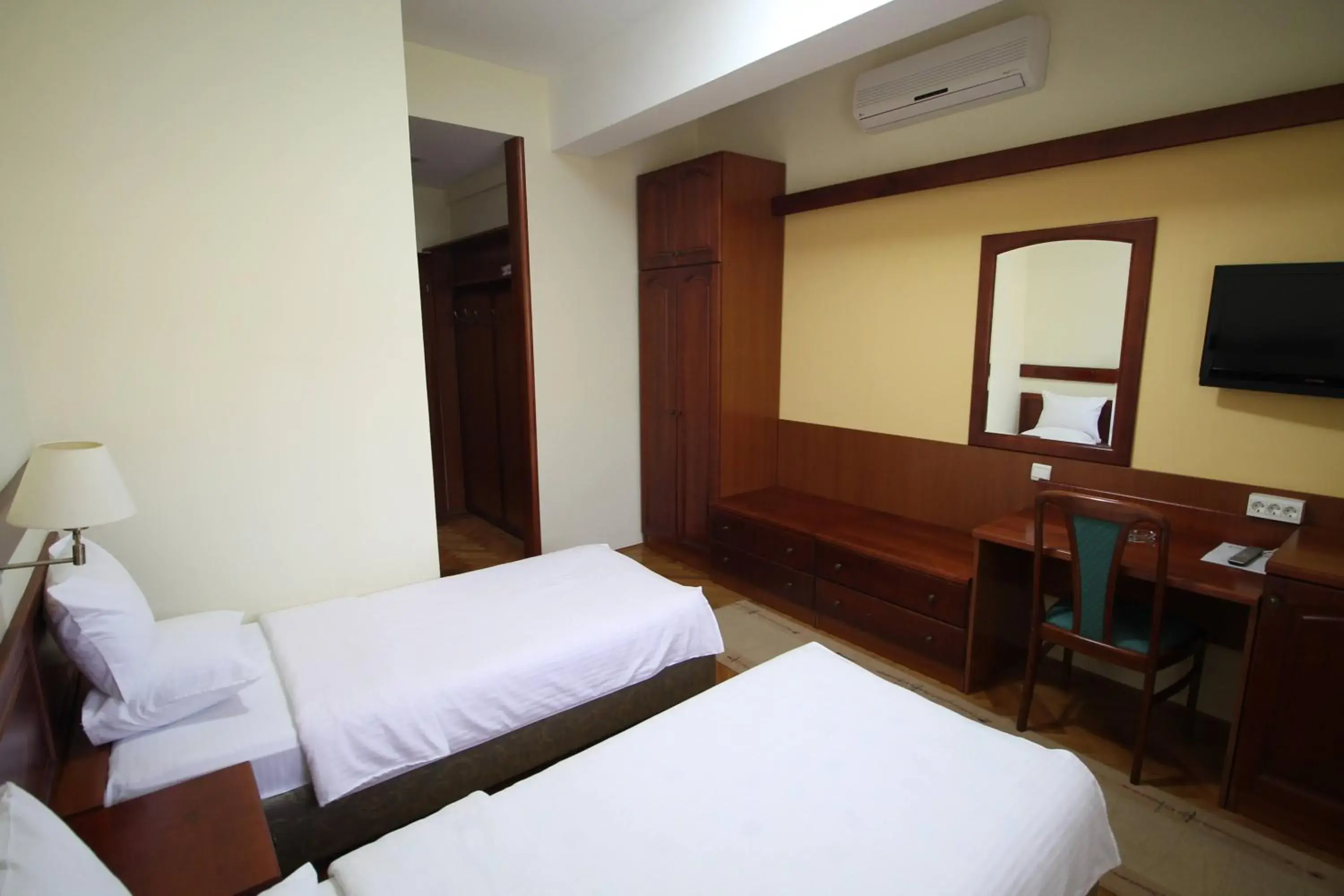 Twin Room with Bathroom - single occupancy in Hotel Vila Vrbas Twin Room with Bathroom - single occupancy in Hotel Vila Vrbas