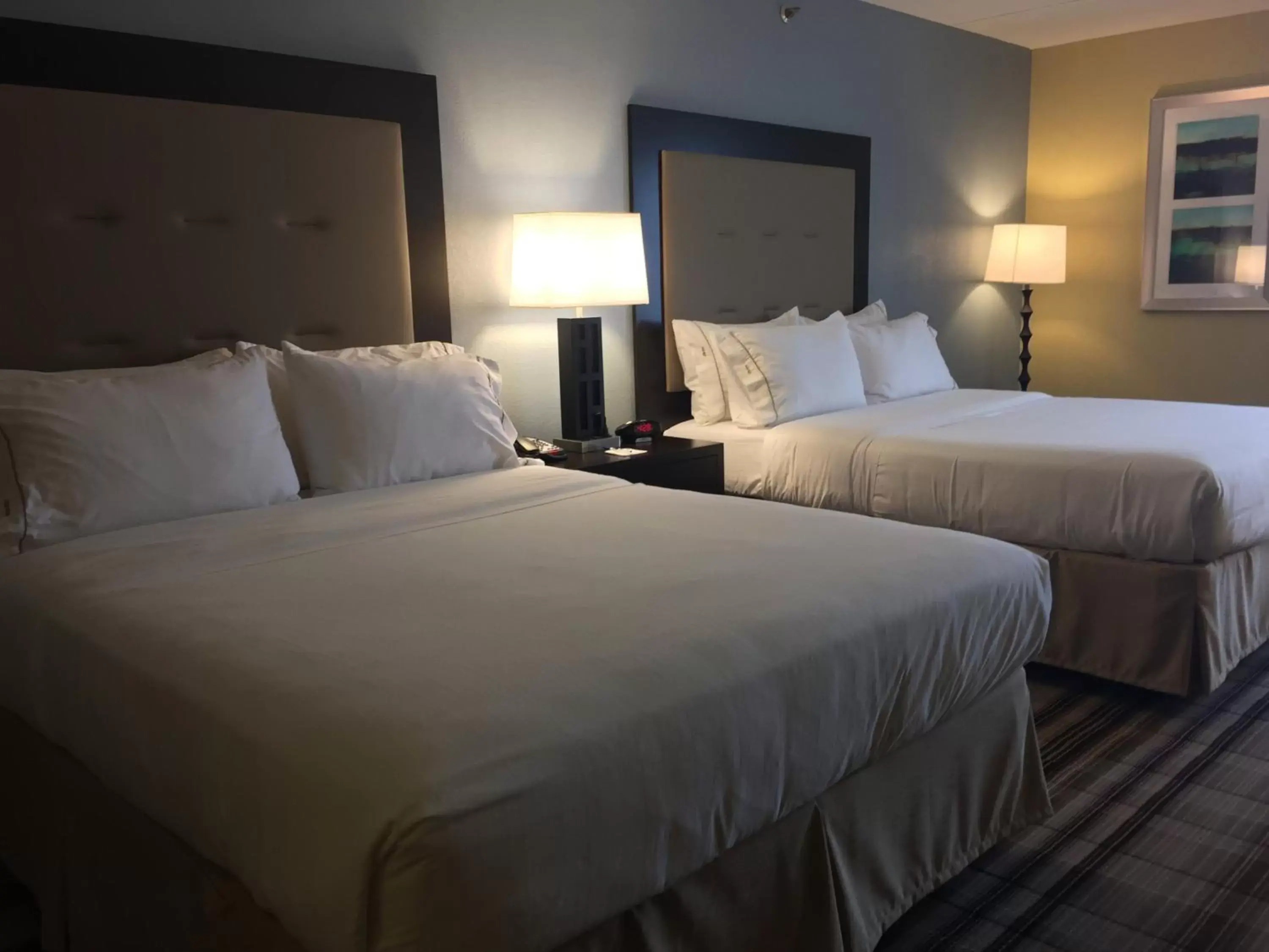 Standard Queen Room with Two Queen Beds and Tub - Accessible in Holiday Inn Express Chicago NW - Arlington Heights by IHG Standard Queen Room with Two Queen Beds and Tub - Accessible in Holiday Inn Express Chicago NW - Arlington Heights by IHG