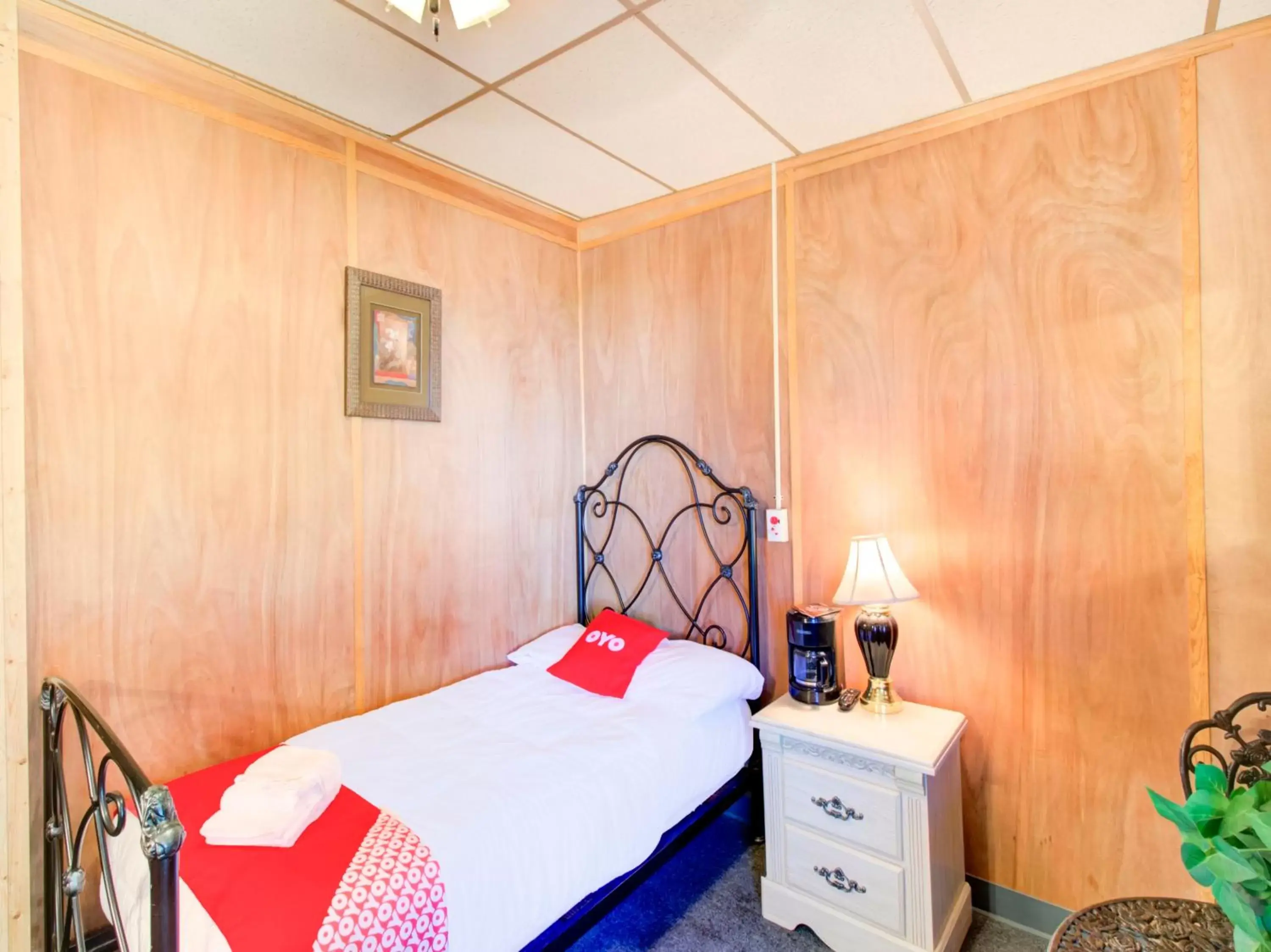 Single Room - single occupancy in OYO Hotel Drumright I-44 OK Single Room - single occupancy in OYO Hotel Drumright I-44 OK