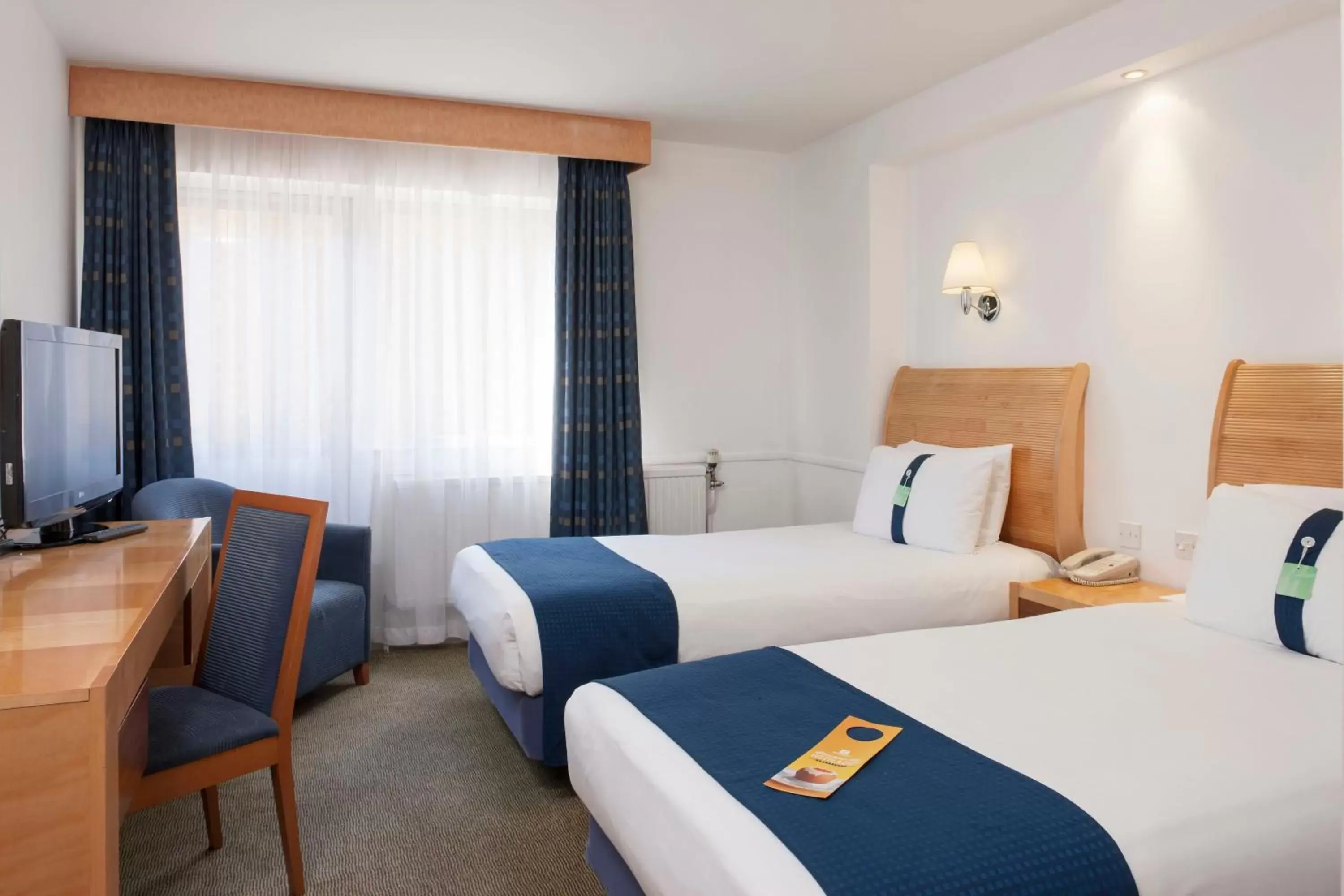 Standard Double or Twin Room in Holiday Inn Swindon, an IHG Hotel Standard Double or Twin Room in Holiday Inn Swindon, an IHG Hotel