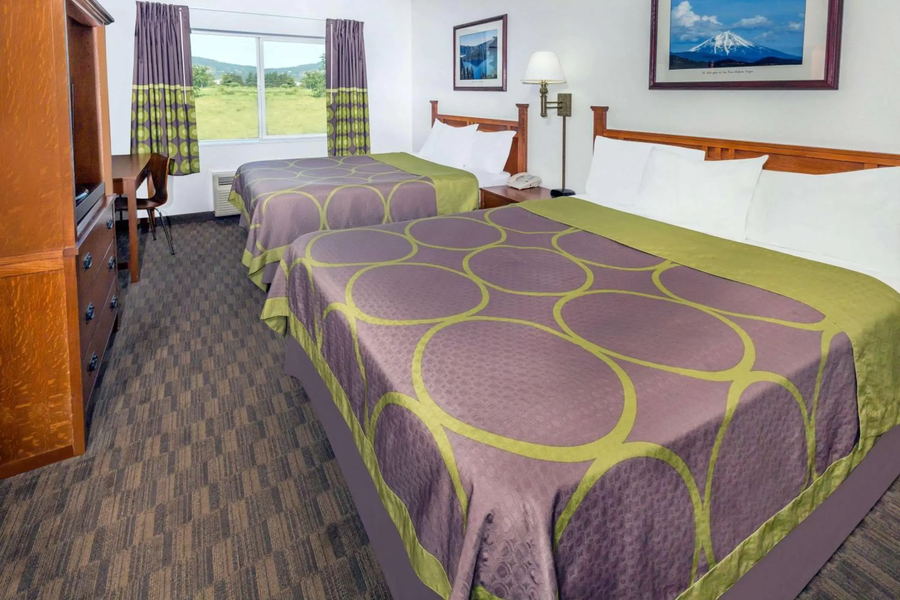 Queen Room with Two Queen Beds - Non-Smoking in Super 8 by Wyndham Central Pt Medford Queen Room with Two Queen Beds - Non-Smoking in Super 8 by Wyndham Central Pt Medford