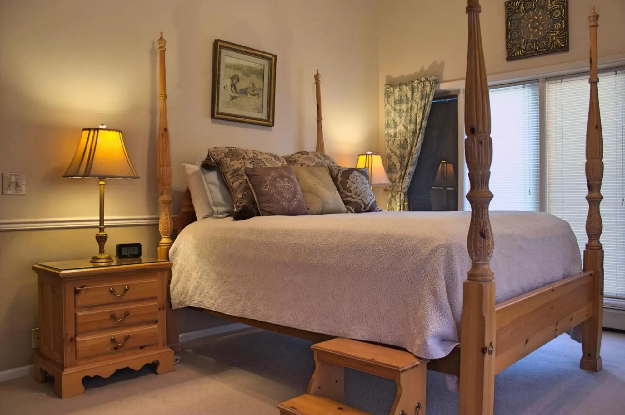 Queen Suite with Balcony in Black Bear Manor Queen Suite with Balcony in Black Bear Manor