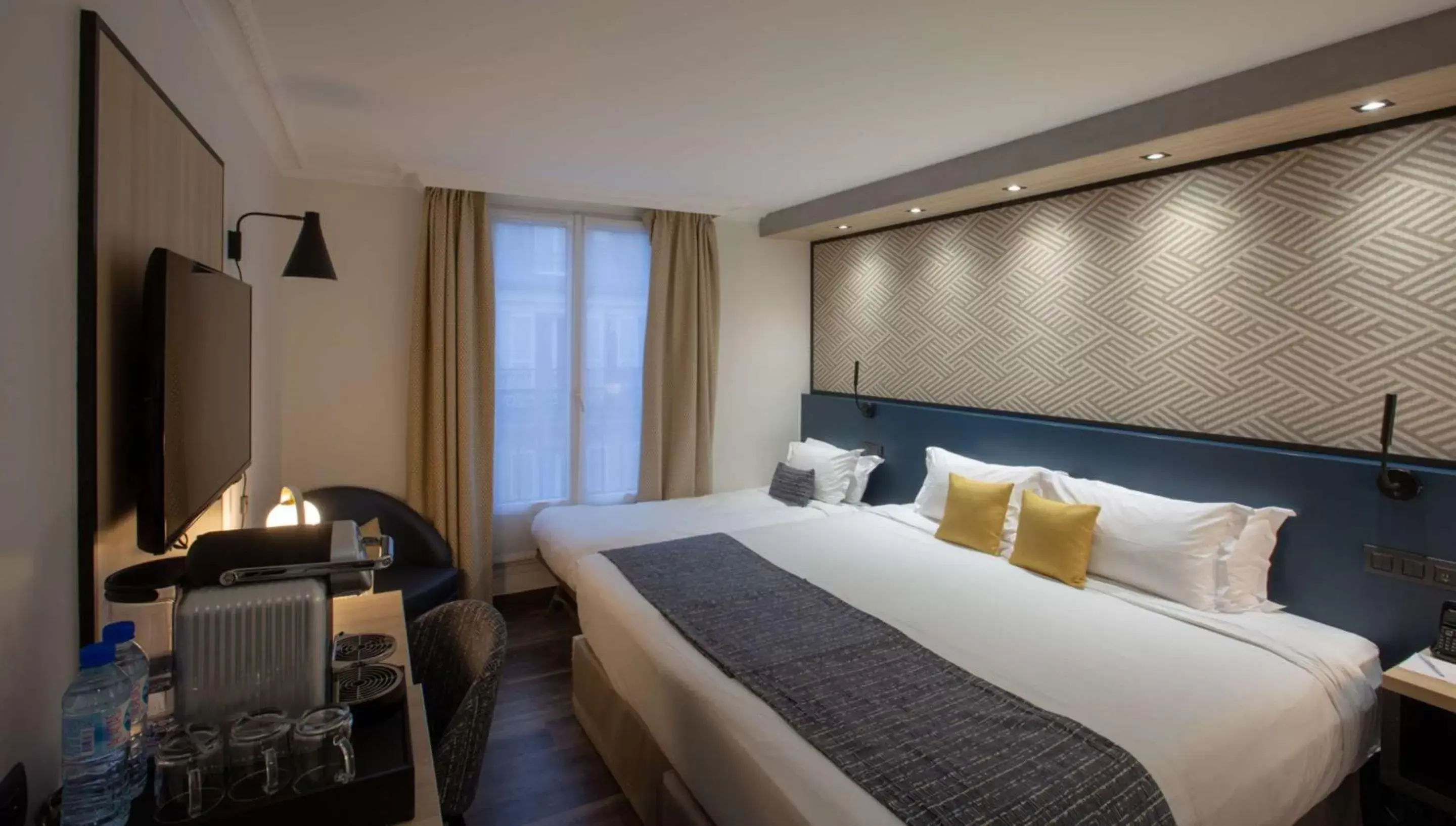 Deluxe Triple Room with 1 King and 1 Single Bed - Non-Smoking in Best Western Plus Opéra Batignolles Deluxe Triple Room with 1 King and 1 Single Bed - Non-Smoking in Best Western Plus Opéra Batignolles