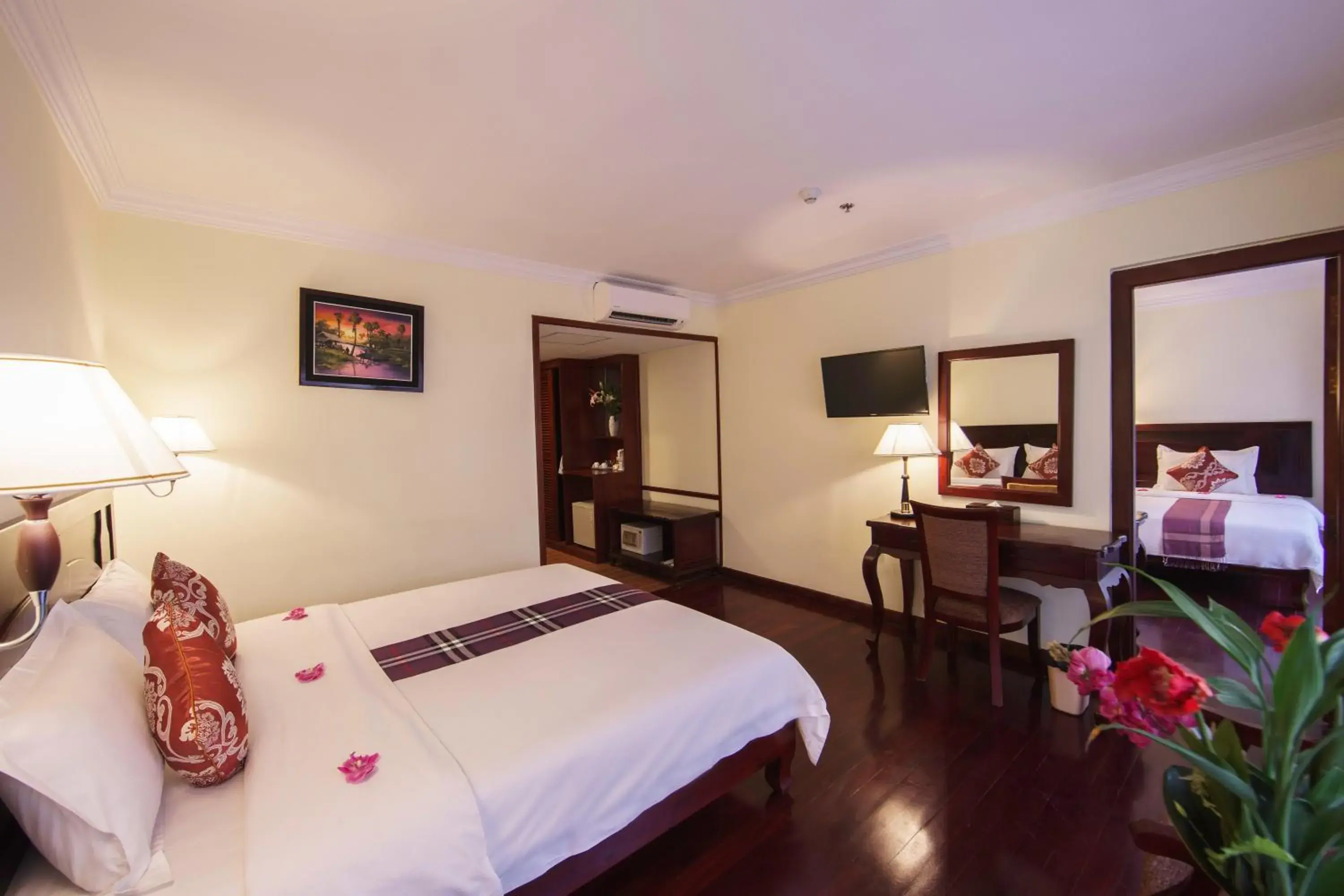 Deluxe Double or Twin Room with Balcony - single occupancy in Smiling Hotel Deluxe Double or Twin Room with Balcony - single occupancy in Smiling Hotel