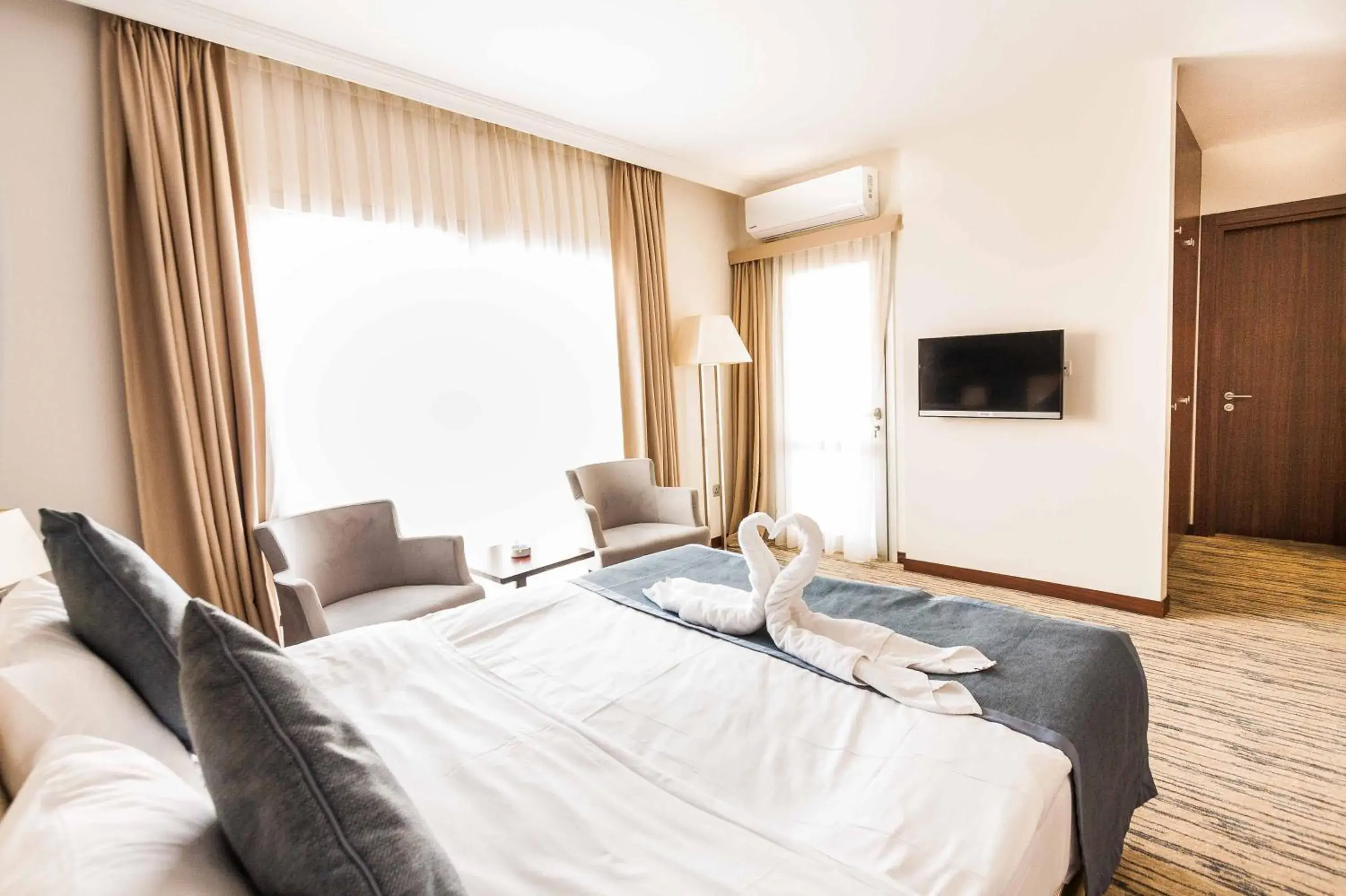 Double Room with Balcony - single occupancy in Port View Hotel Double Room with Balcony - single occupancy in Port View Hotel