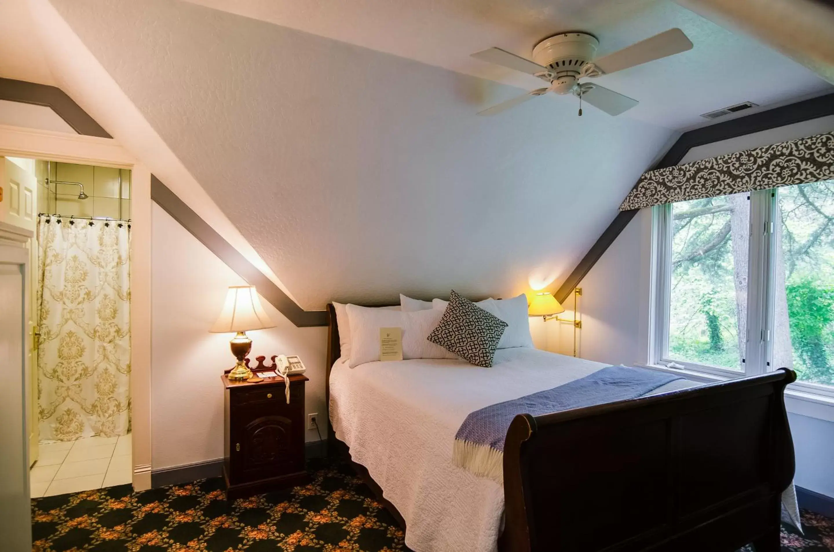 Double Room with Garden View in The Campbell House Inn Double Room with Garden View in The Campbell House Inn