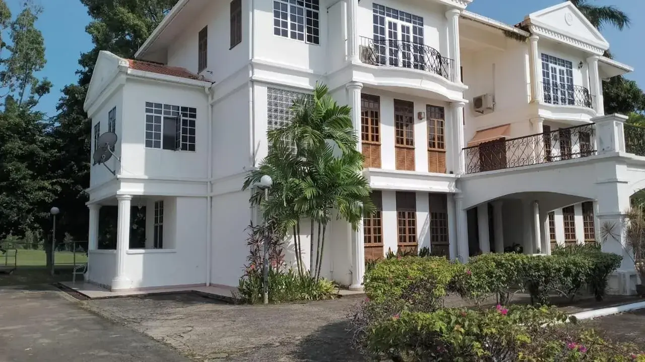 Tiara Villa – 3 Bedroom in Tiara Labuan Hotel Tiara Villa – 3 Bedroom in Tiara Labuan Hotel