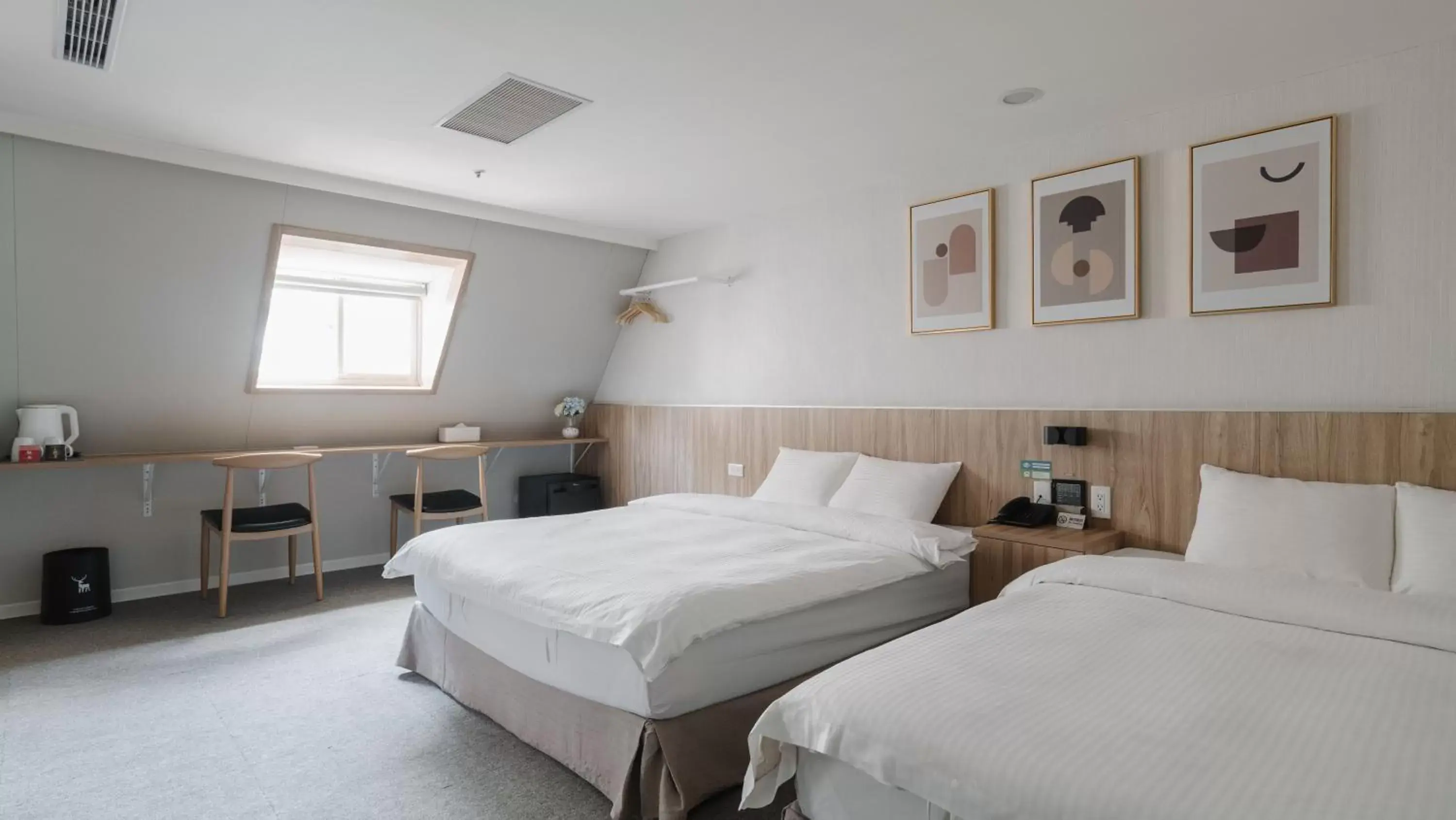 Deluxe Twin Room in Hotel attic Deluxe Twin Room in Hotel attic