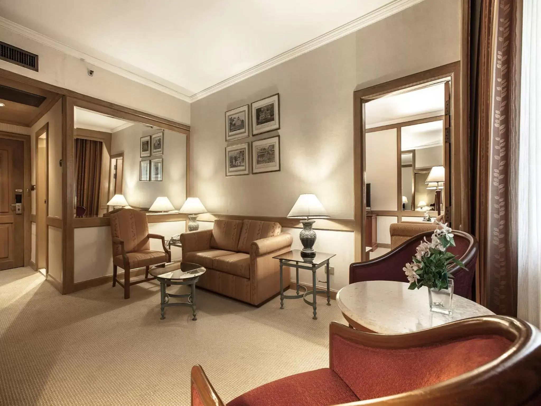 One-Bedroom Suite in Arnoma Hotel Bangkok One-Bedroom Suite in Arnoma Hotel Bangkok