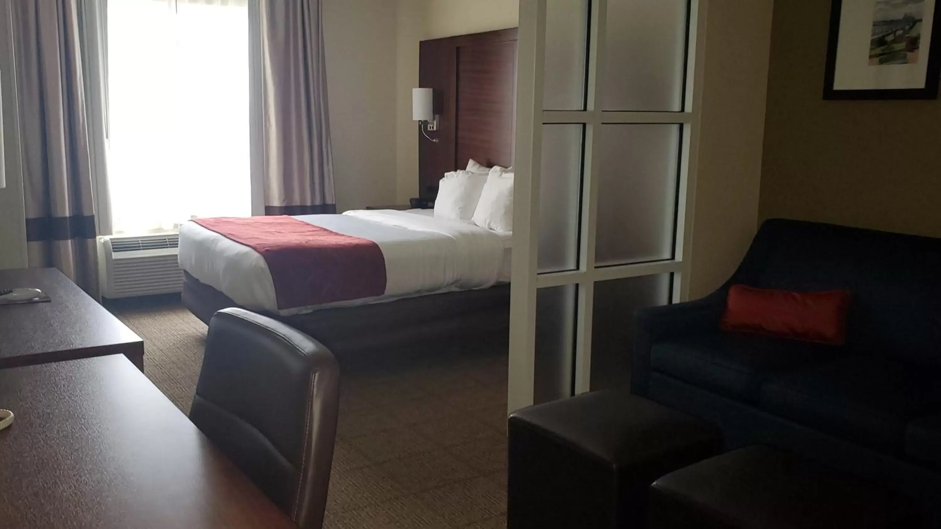 King Suite - Accessible/Non-Smoking in Comfort Suites Vicksburg King Suite - Accessible/Non-Smoking in Comfort Suites Vicksburg