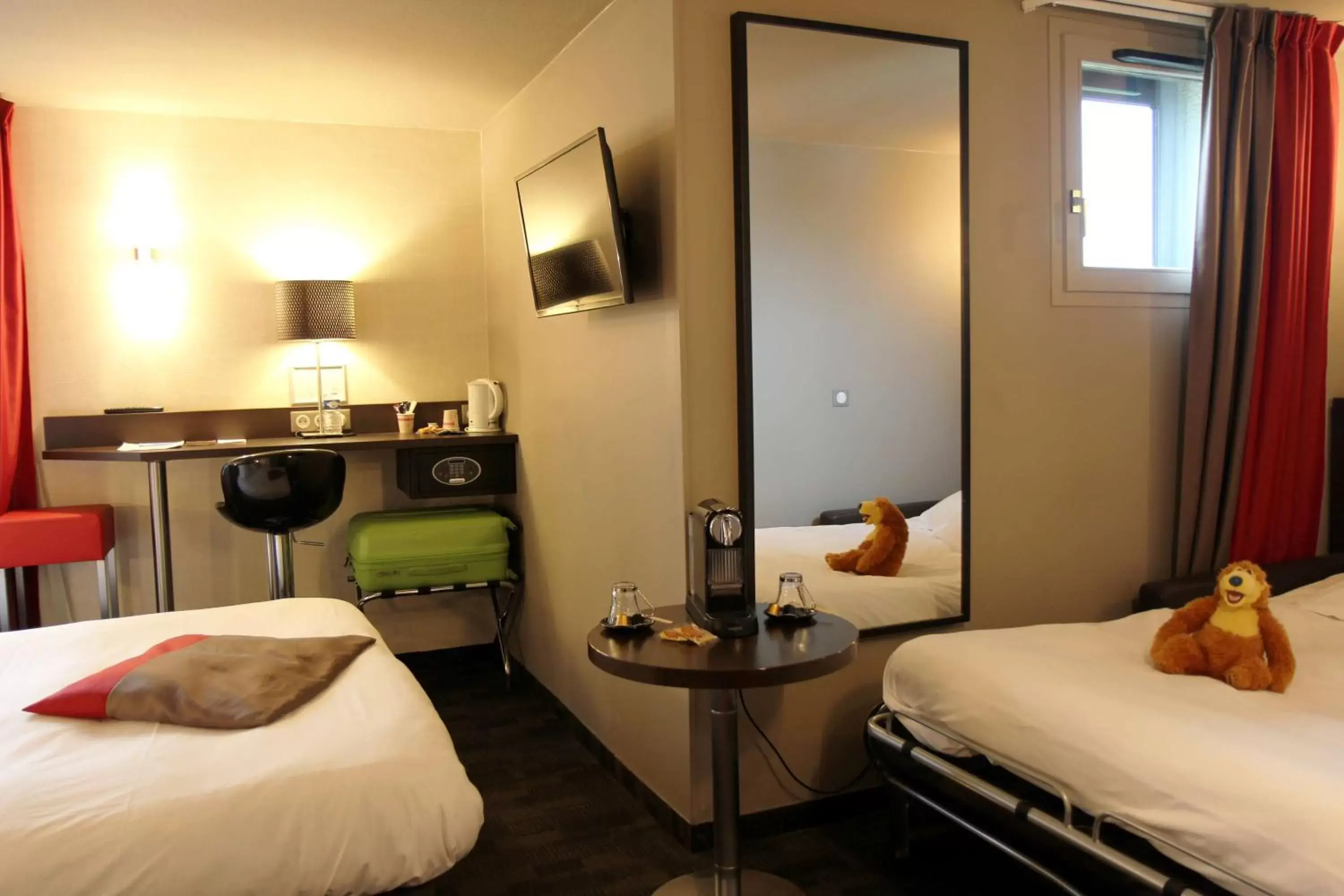 Junior Queen Suite - Non-Smoking in Best Western l'Atelier 117 Junior Queen Suite - Non-Smoking in Best Western l'Atelier 117