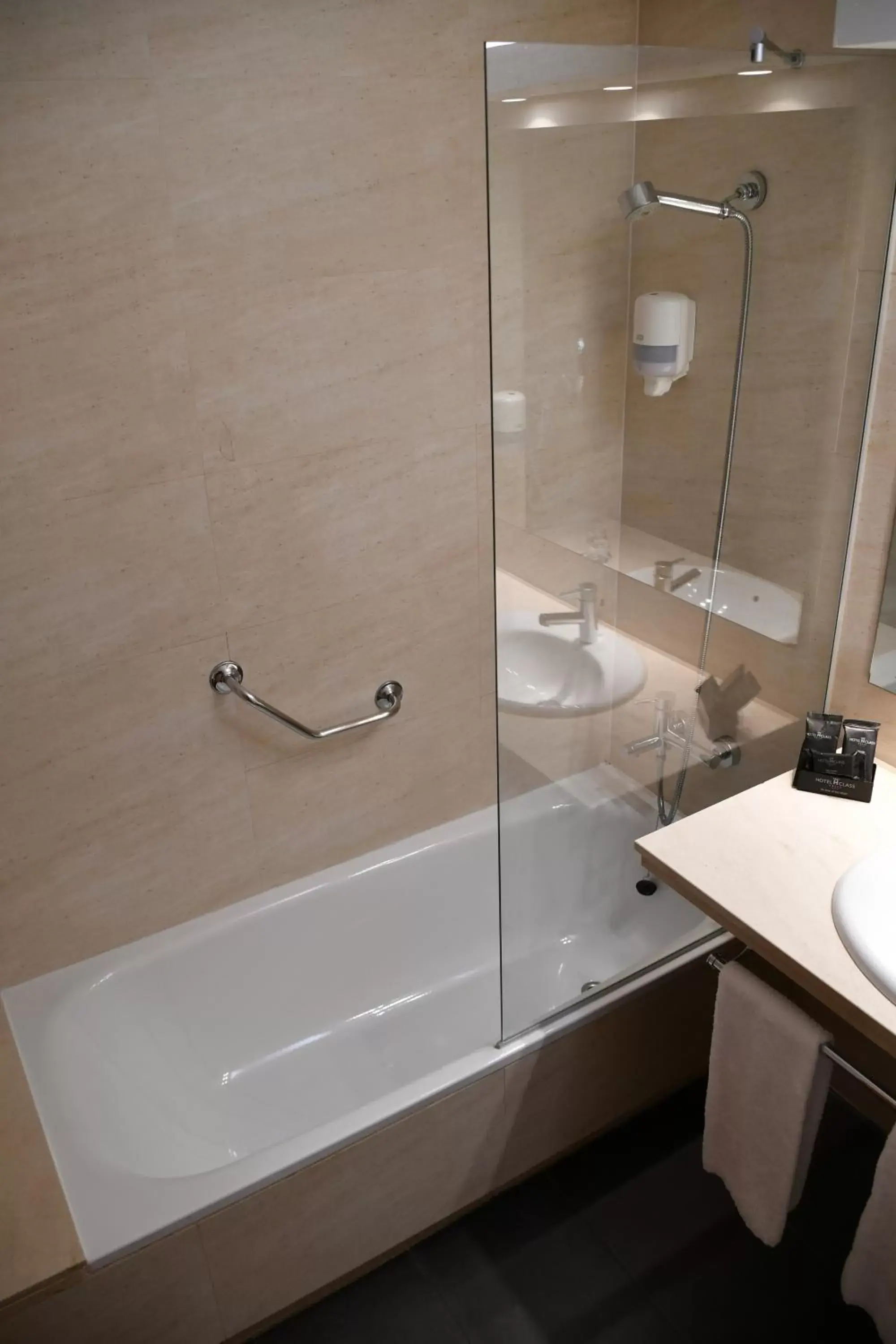 Double or Twin Room in Hotel Class Valls Double or Twin Room in Hotel Class Valls