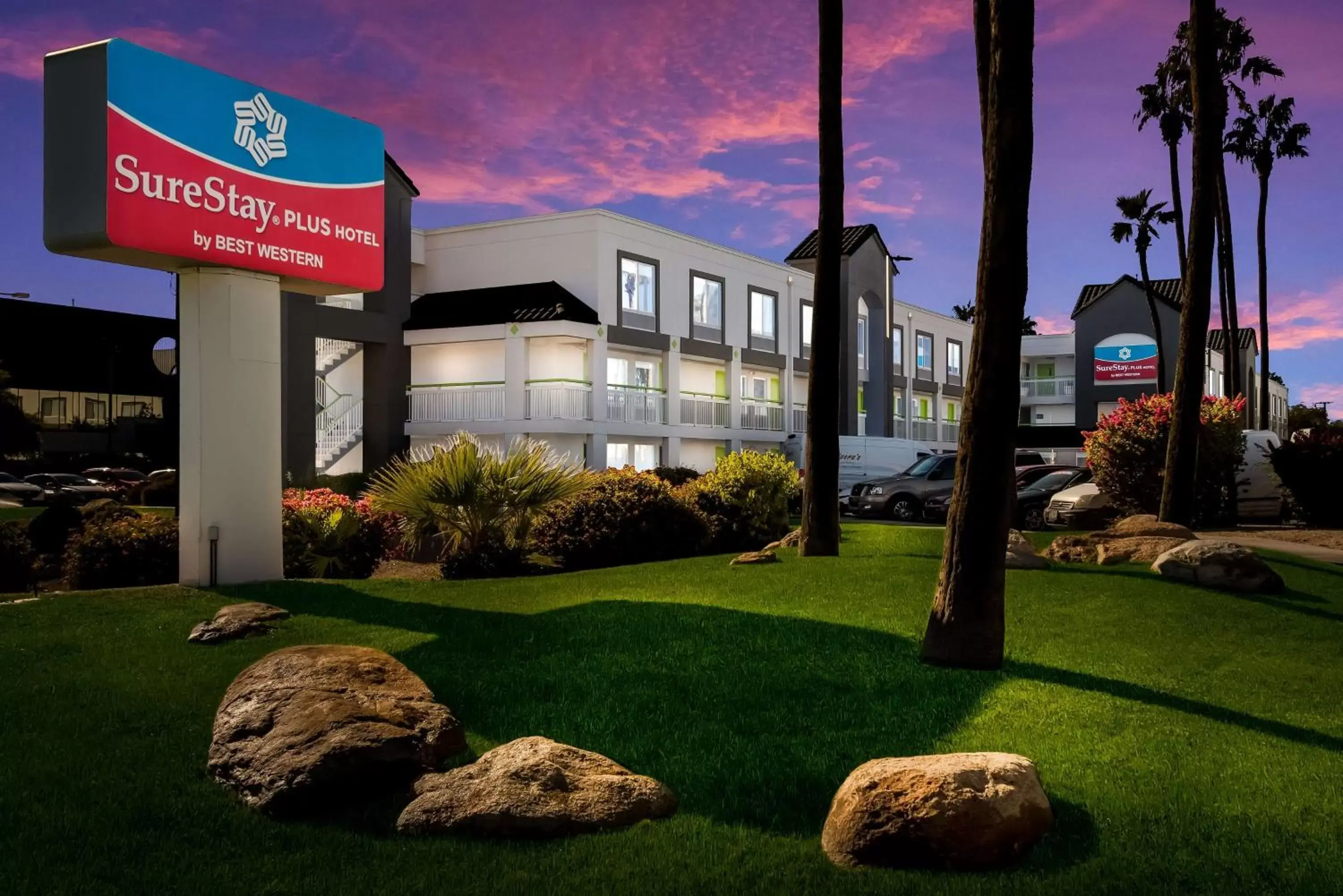 Property Building in SureStay Plus Hotel by Best Western Scottsdale North Property Building in SureStay Plus Hotel by Best Western Scottsdale North