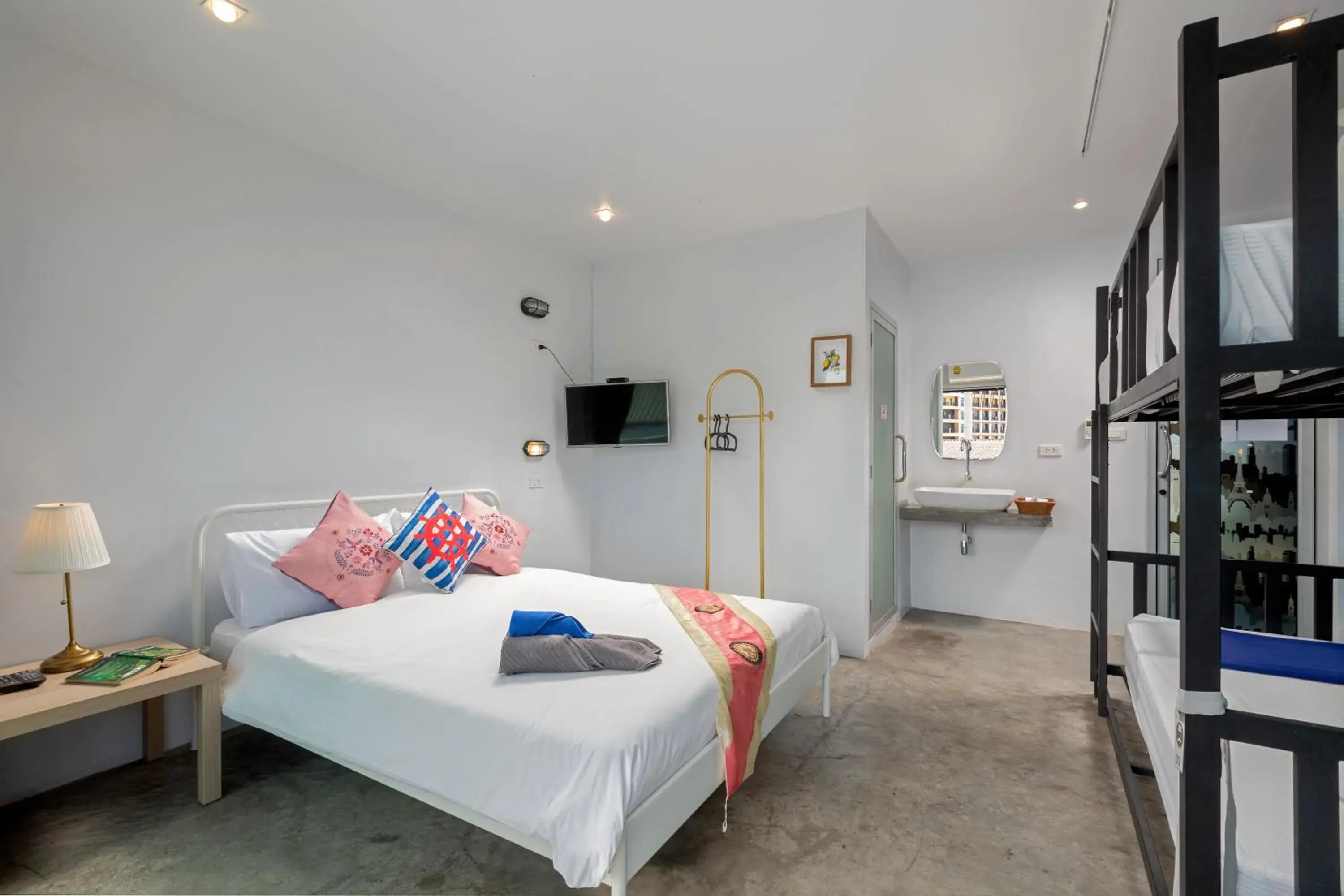 Quadruple Room with Private Bathroom in Hip Hostel - SHA Plus Quadruple Room with Private Bathroom in Hip Hostel - SHA Plus