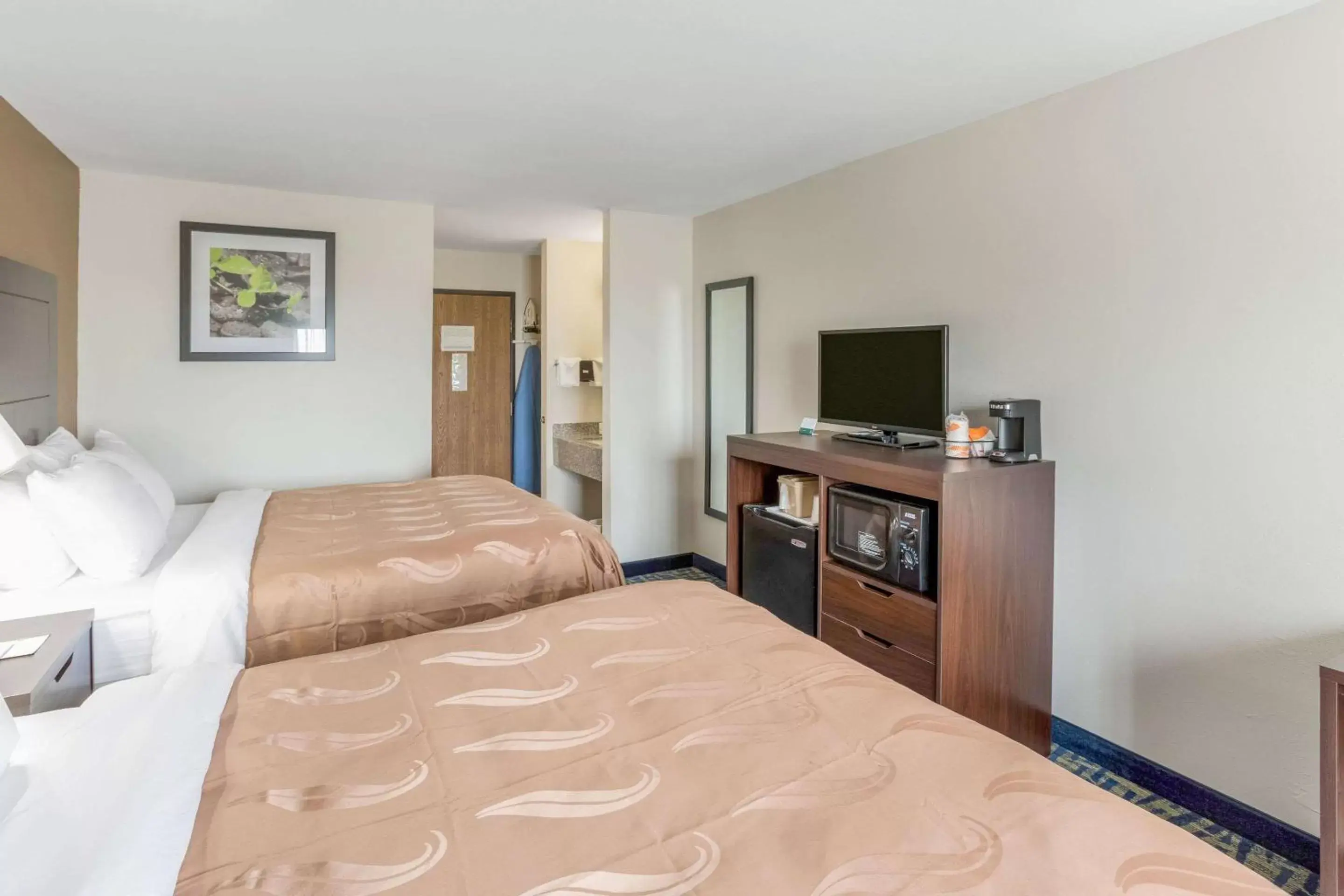 Queen Room with Two Queen Beds - Non-Smoking in Quality Inn Rochelle Queen Room with Two Queen Beds - Non-Smoking in Quality Inn Rochelle