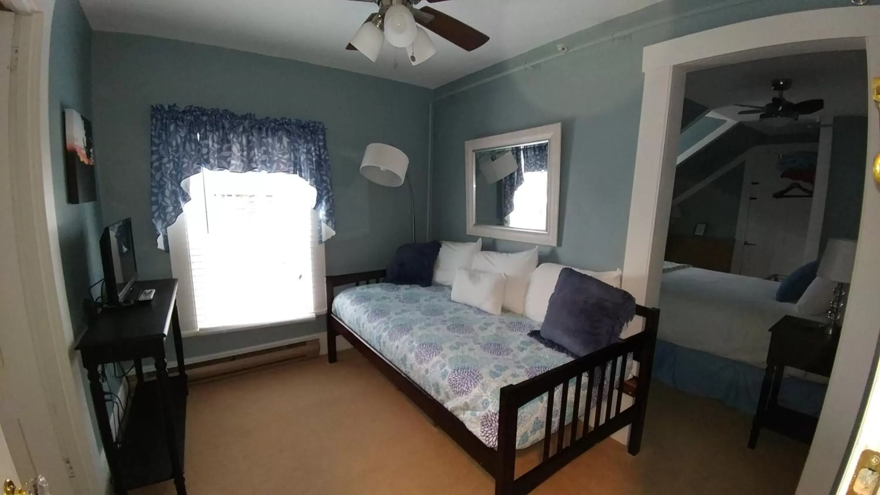 One-Bedroom Suite in Benjamin Prescott Inn One-Bedroom Suite in Benjamin Prescott Inn