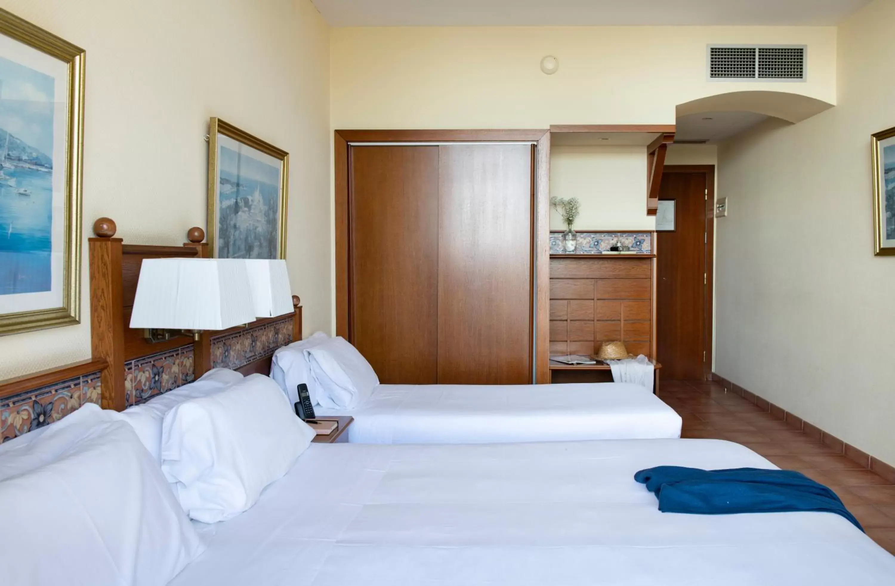 Triple Room in Hotel Roses Platja Triple Room in Hotel Roses Platja