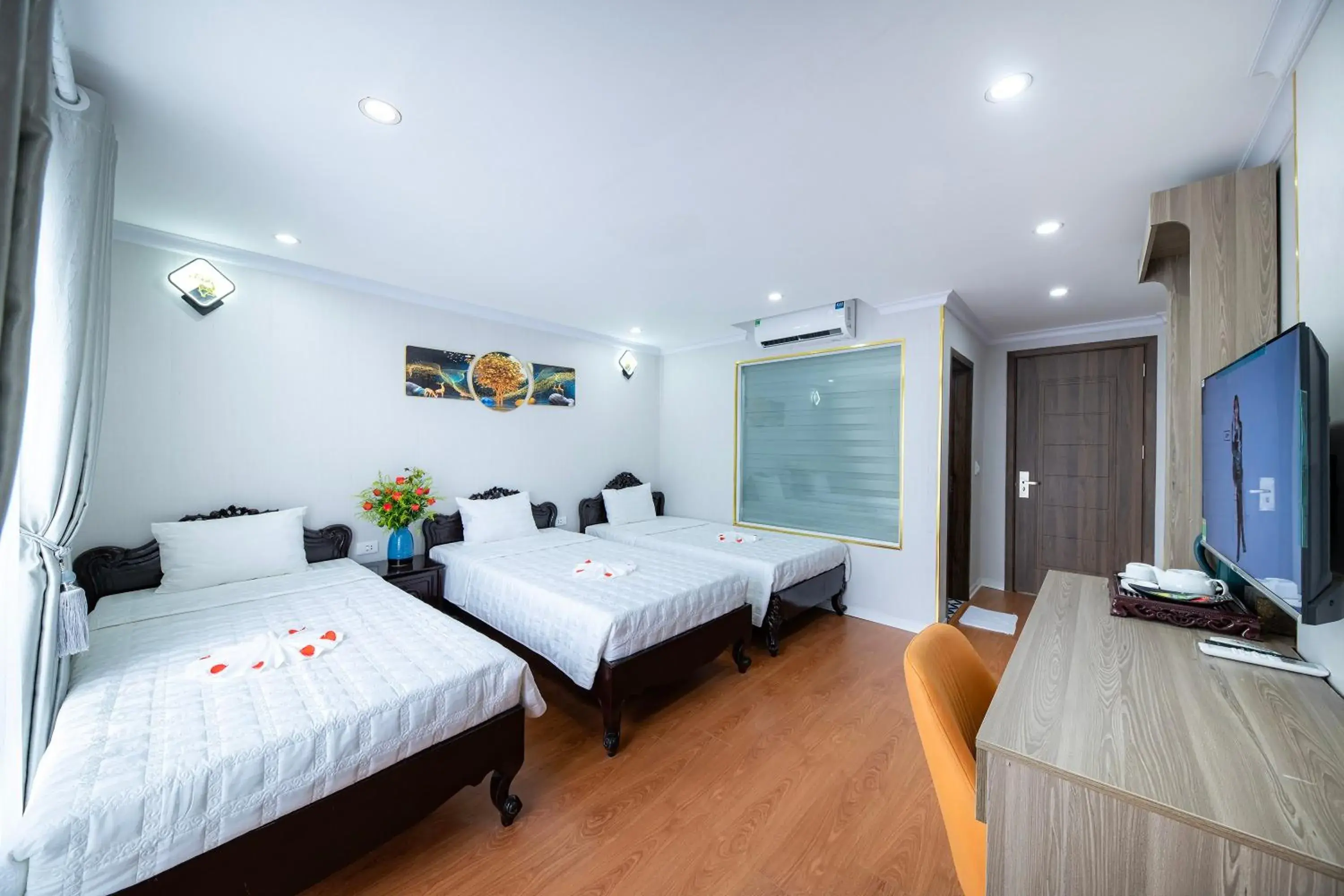 Triple Room with City View in Hanoi City Guest House Triple Room with City View in Hanoi City Guest House