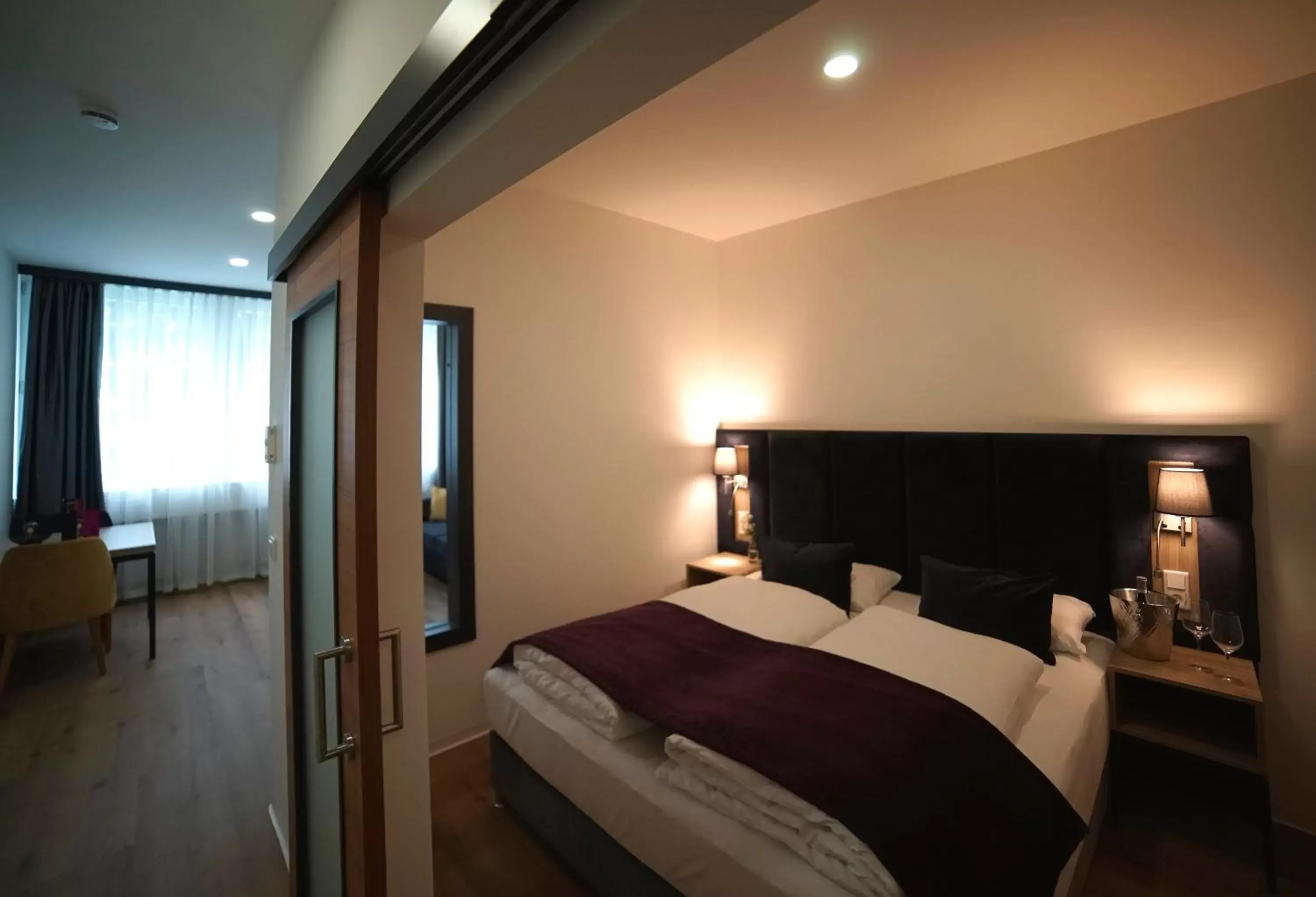 King Room with Balcony in DIWOTEL by Trip Inn Frankfurt Airport Dreieich King Room with Balcony in DIWOTEL by Trip Inn Frankfurt Airport Dreieich