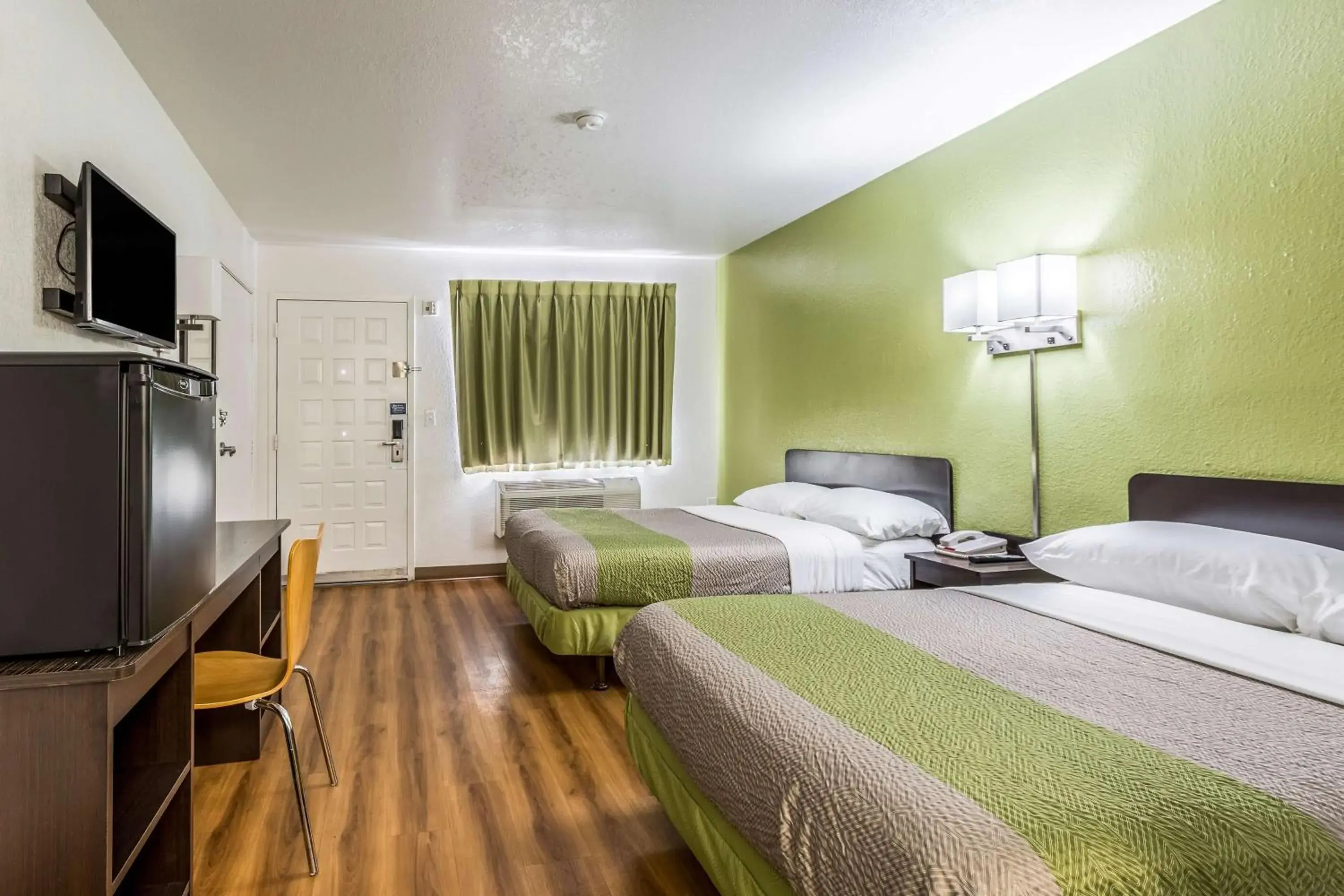 Quadruple Room - Disability Access - Roll in Shower in Motel 6-El Paso, TX - East Quadruple Room - Disability Access - Roll in Shower in Motel 6-El Paso, TX - East