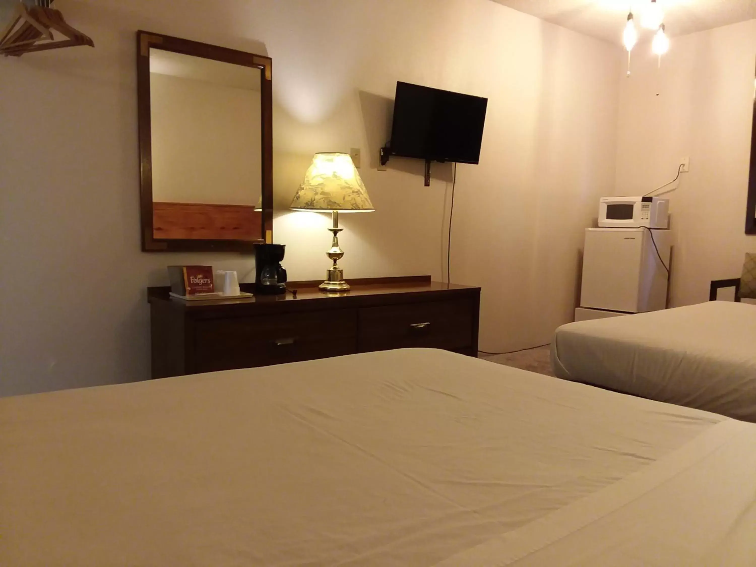 Queen Room with Two Queen Beds in Americas Best Value Inn Laramie Queen Room with Two Queen Beds in Americas Best Value Inn Laramie