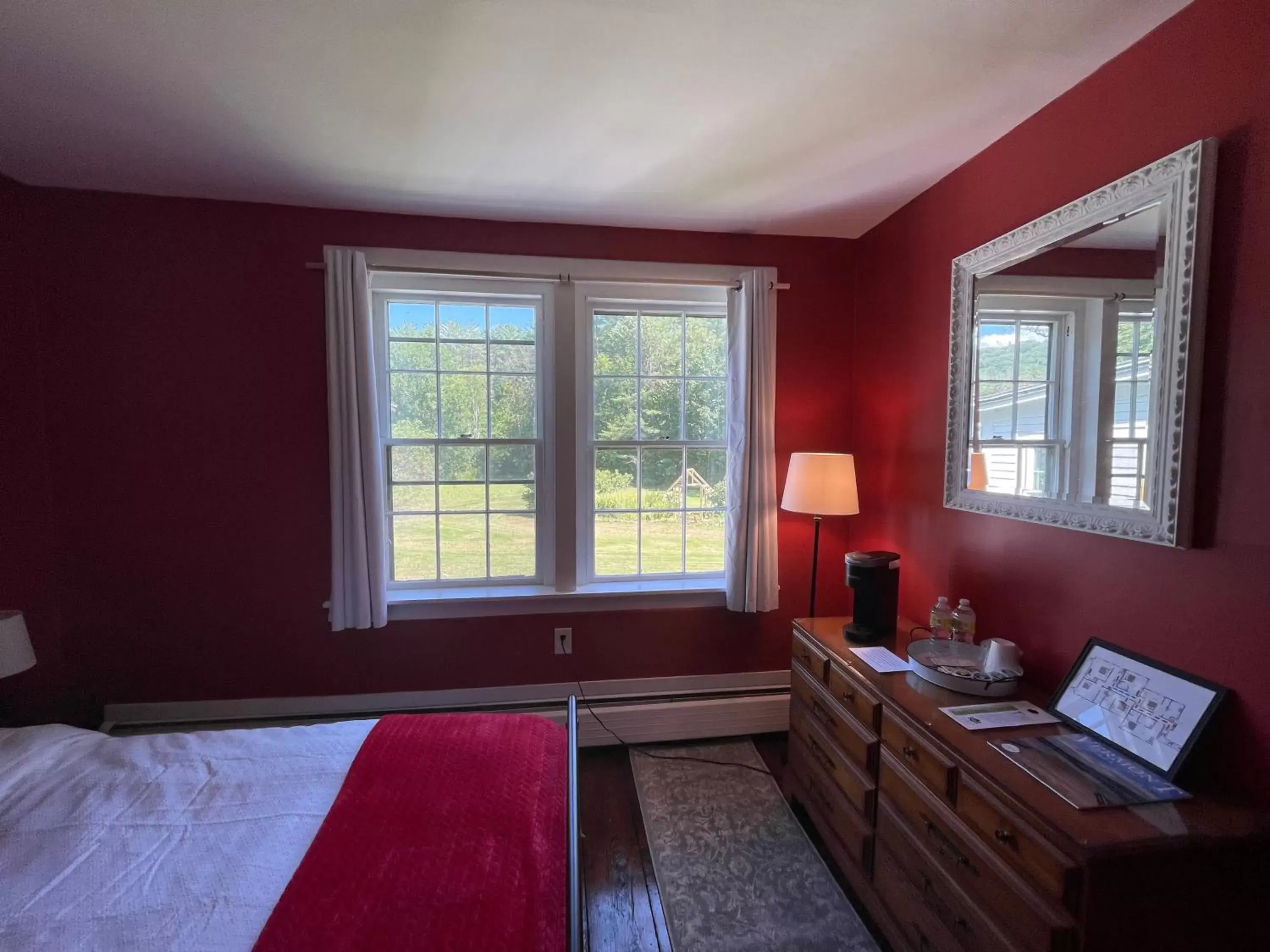 Double Room with Garden View in Stone Hearth Inn and Eatery Double Room with Garden View in Stone Hearth Inn and Eatery