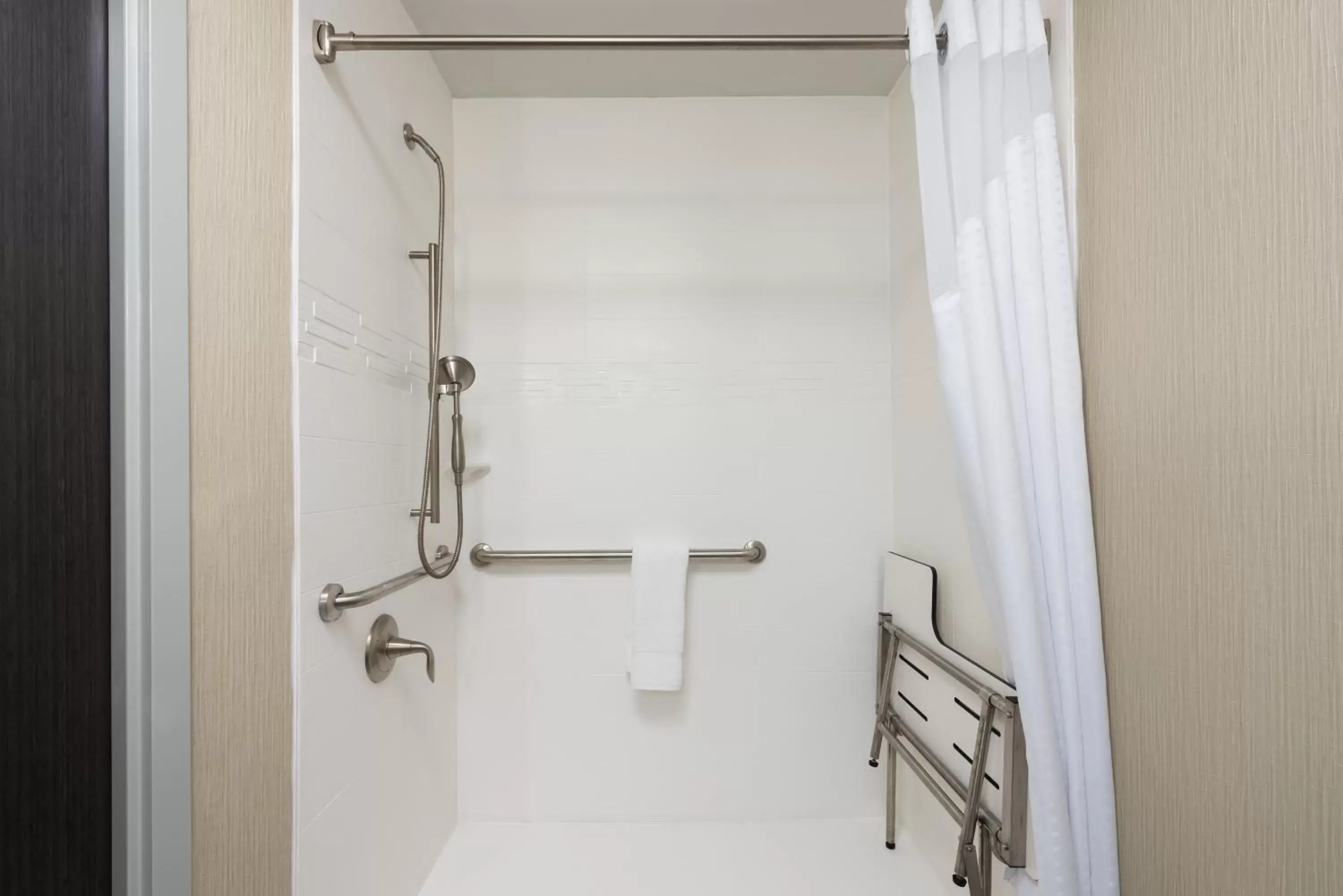 Standard Queen Room with Two Queen Beds and Mobility Accessible Tub in Holiday Inn Express and Suites Norman by IHG Standard Queen Room with Two Queen Beds and Mobility Accessible Tub in Holiday Inn Express and Suites Norman by IHG