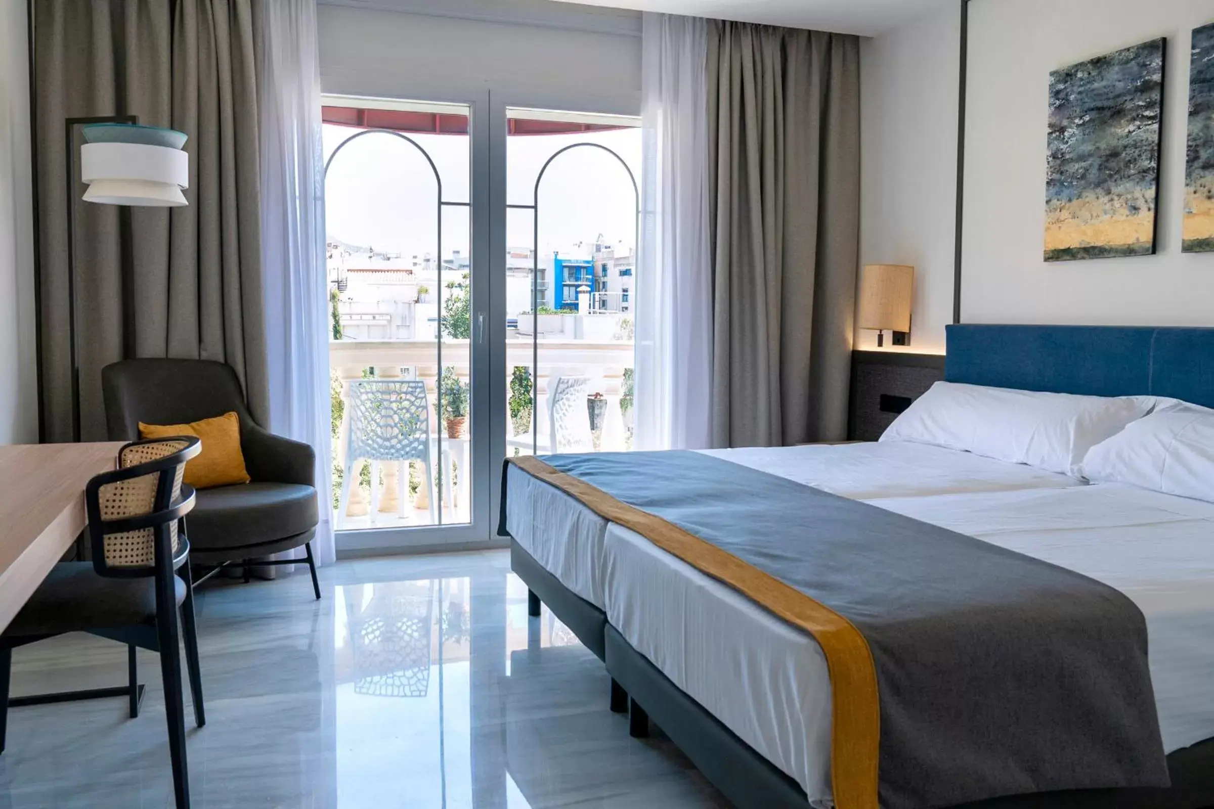 Twin Room with Pool View in URH Sitges Playa Twin Room with Pool View in URH Sitges Playa