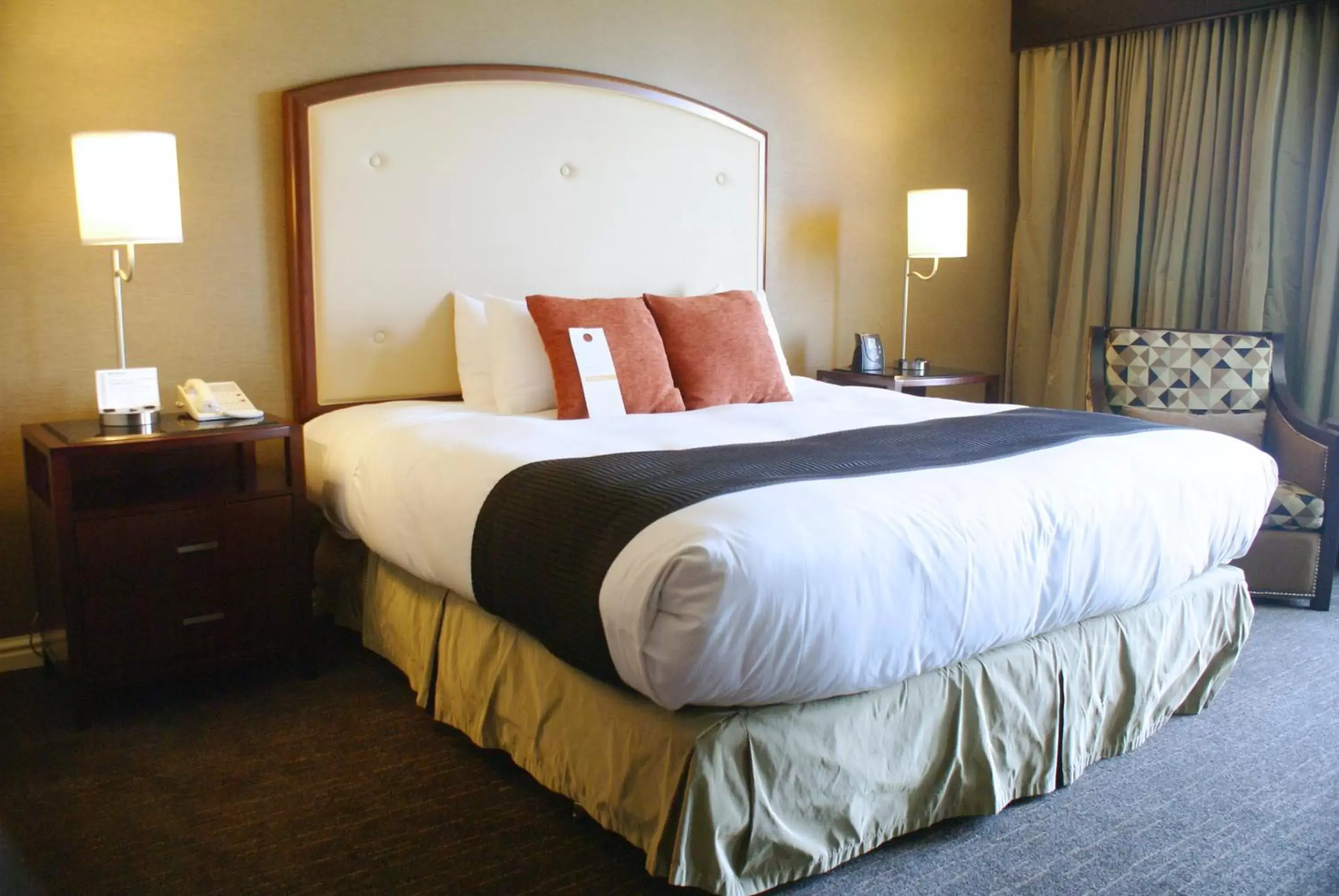 King Room with City View in Wyndham Grand Pittsburgh King Room with City View in Wyndham Grand Pittsburgh