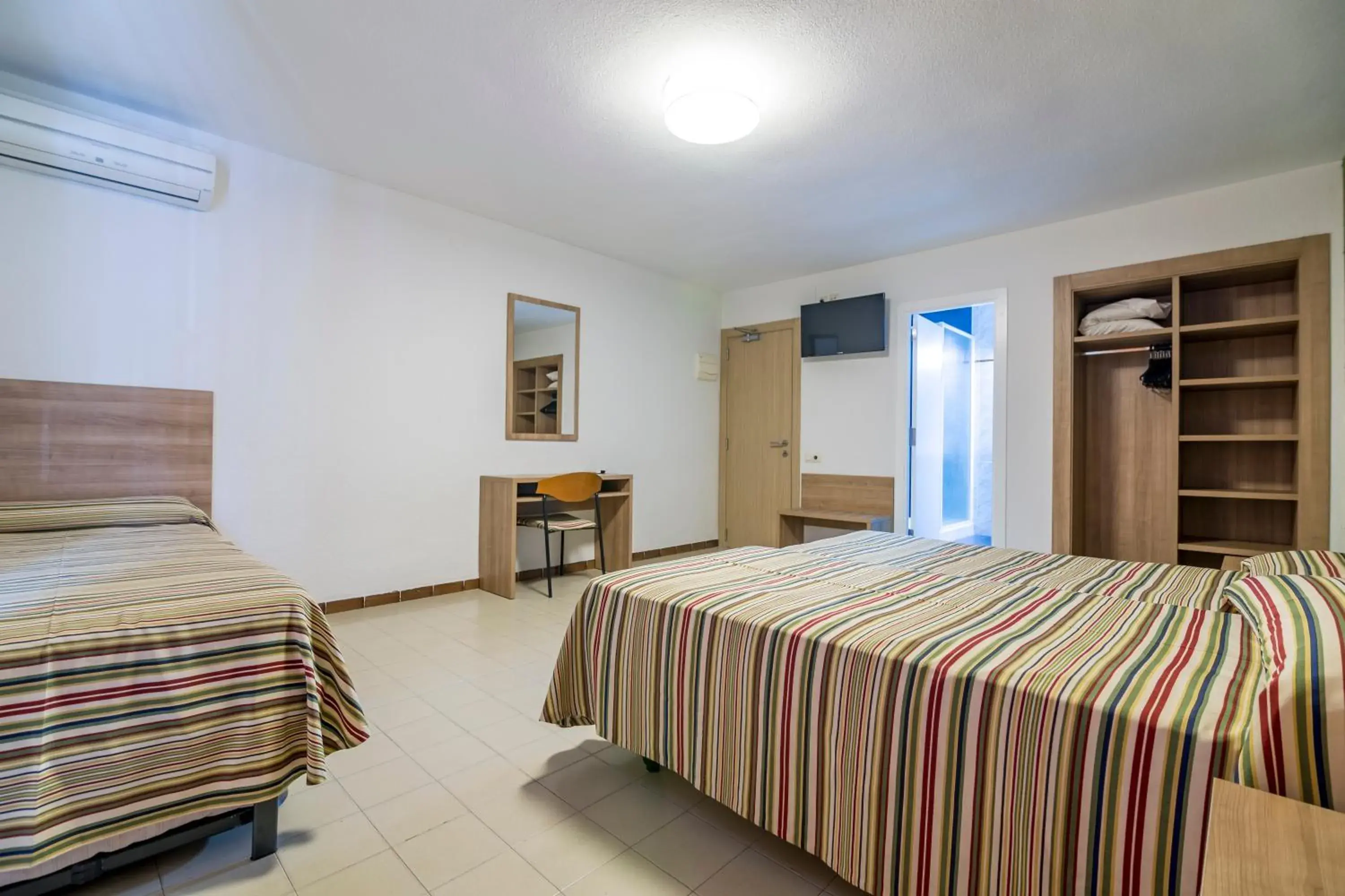 Quadruple Room with Terrace in Hotel Blason Junior Quadruple Room with Terrace in Hotel Blason Junior