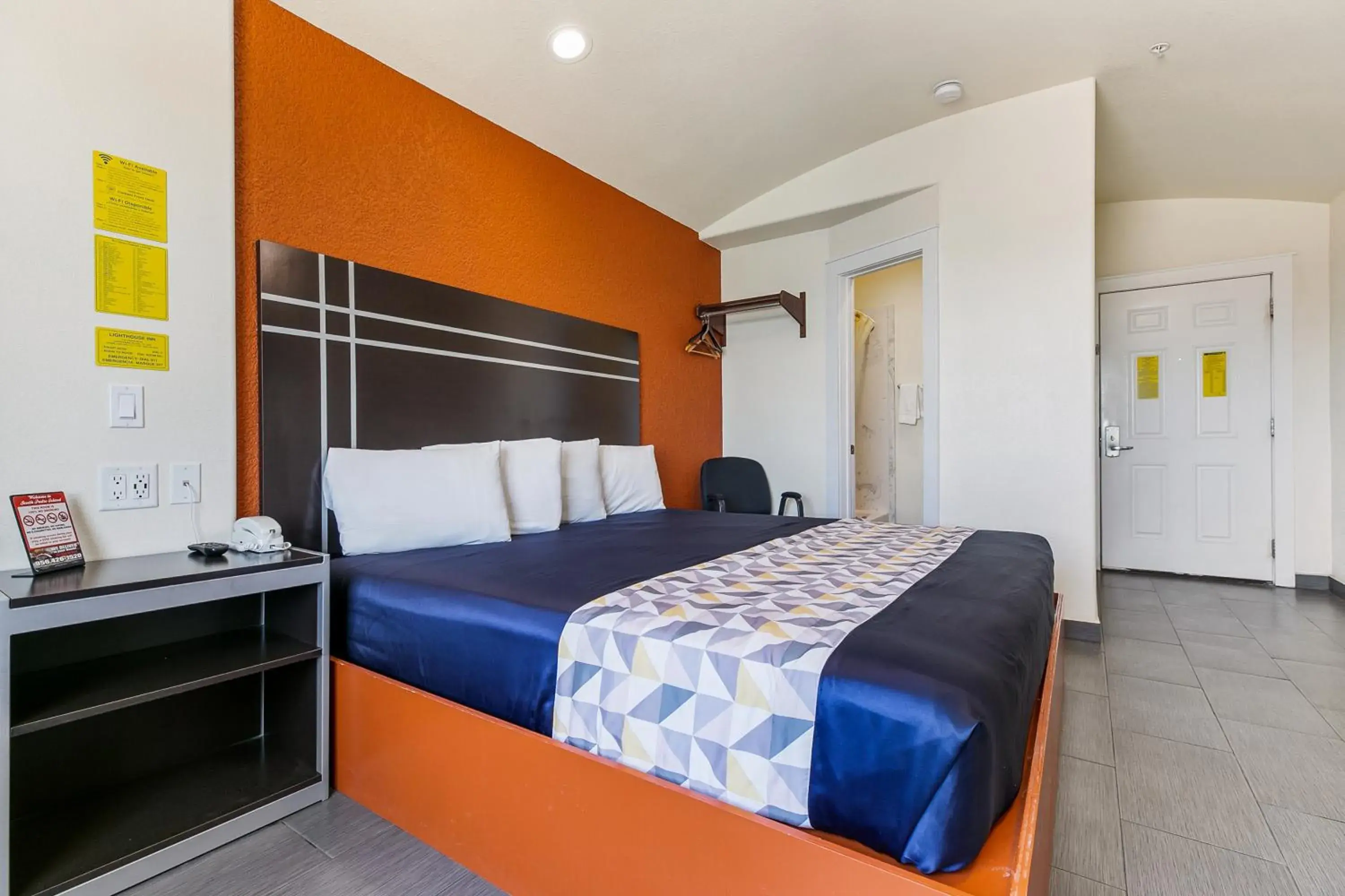 Standard King Room in Lighthouse Inn Standard King Room in Lighthouse Inn