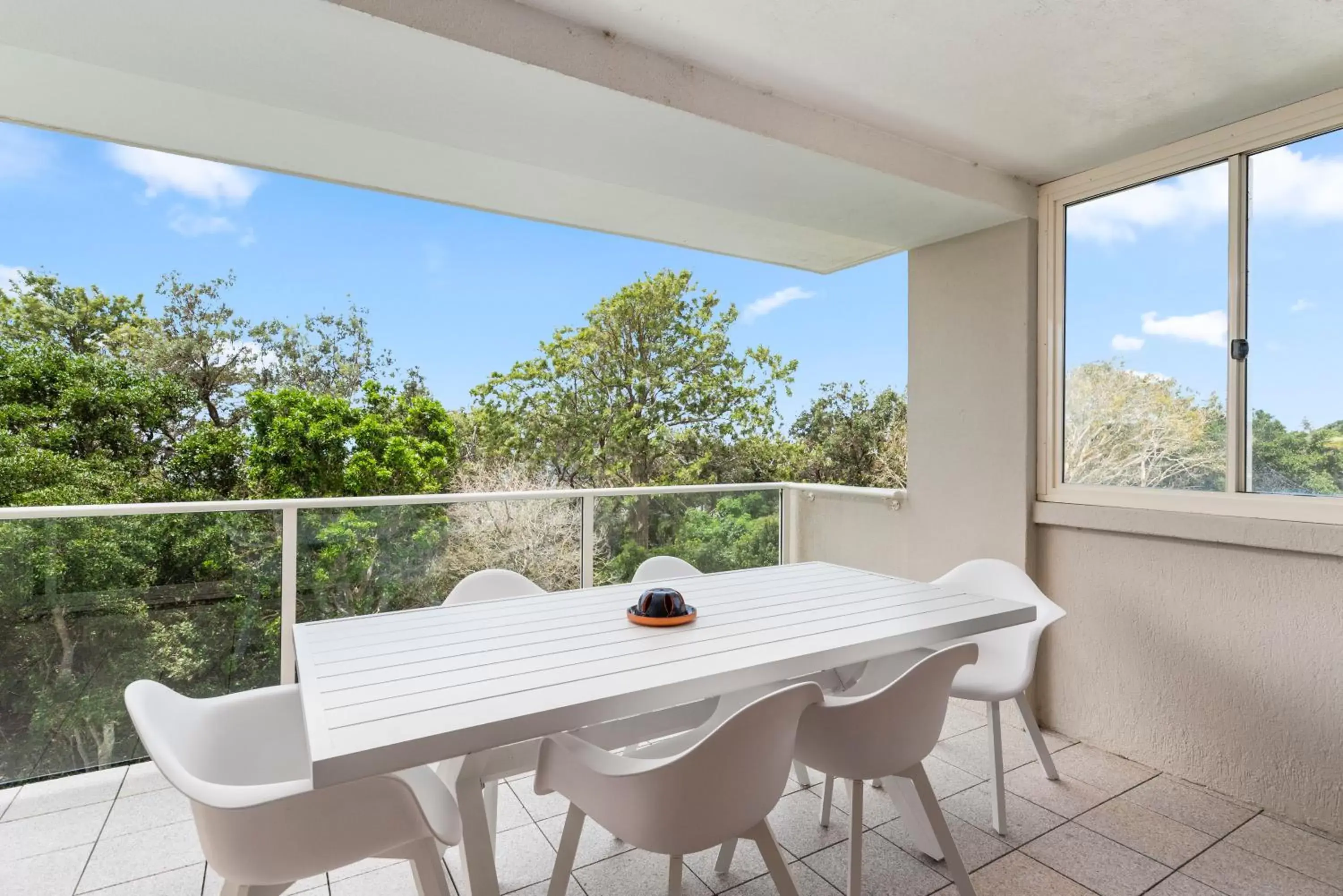 Standard Two-Bedroom Apartment - Garden View in 84 The Spit Holiday Apartments Standard Two-Bedroom Apartment - Garden View in 84 The Spit Holiday Apartments