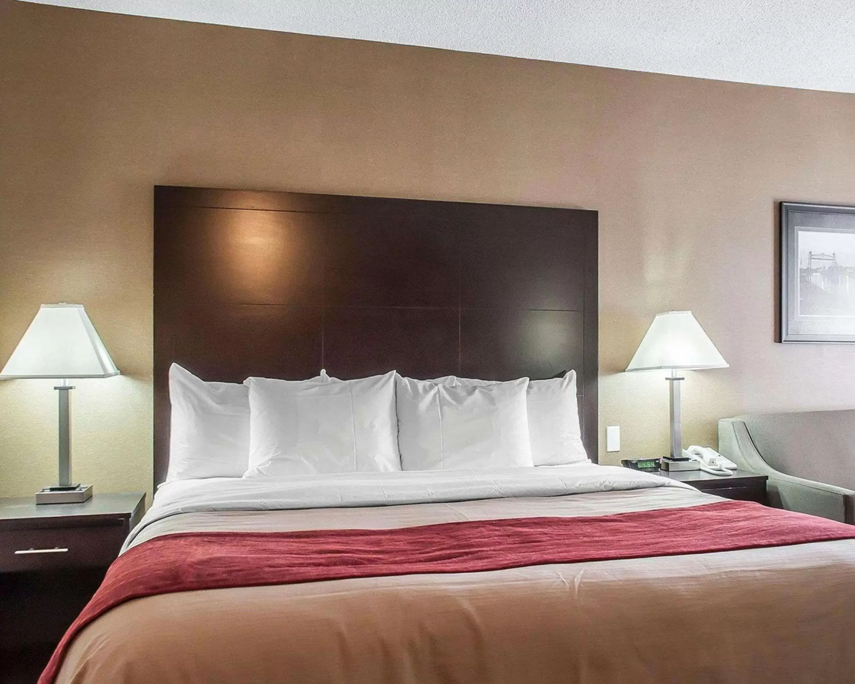 King Room with Sofa Bed in Comfort Inn King Room with Sofa Bed in Comfort Inn