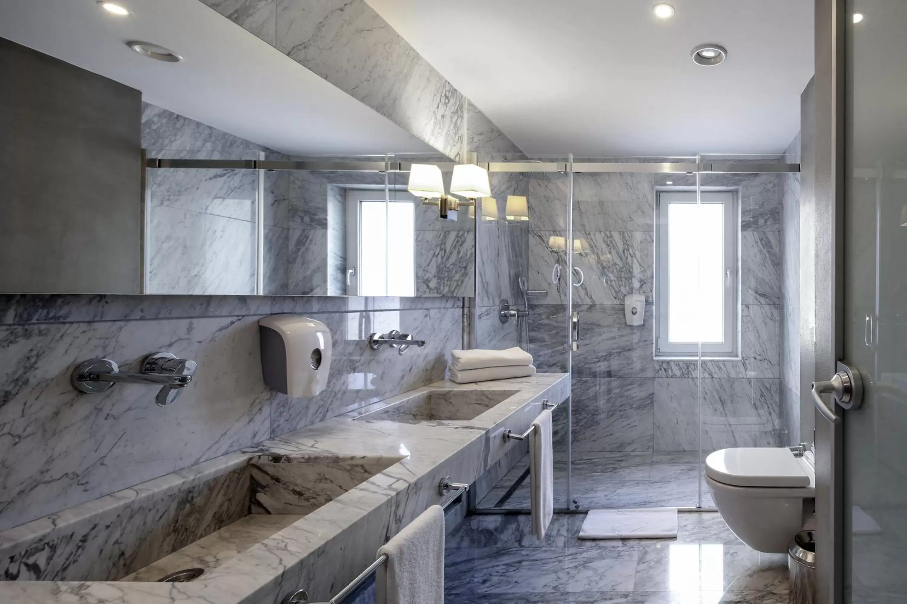 Large Twin Room in The Gate Ataşehir Finance Centre Large Twin Room in The Gate Ataşehir Finance Centre