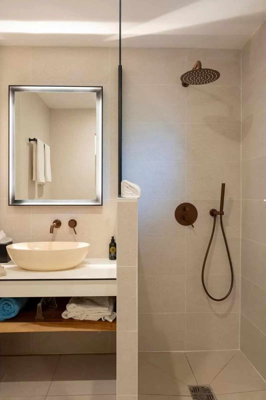 Villa Luxe 2 Chambres avec Jacuzzi Privatif in La Suite Villa Villa Luxe 2 Chambres avec Jacuzzi Privatif in La Suite Villa