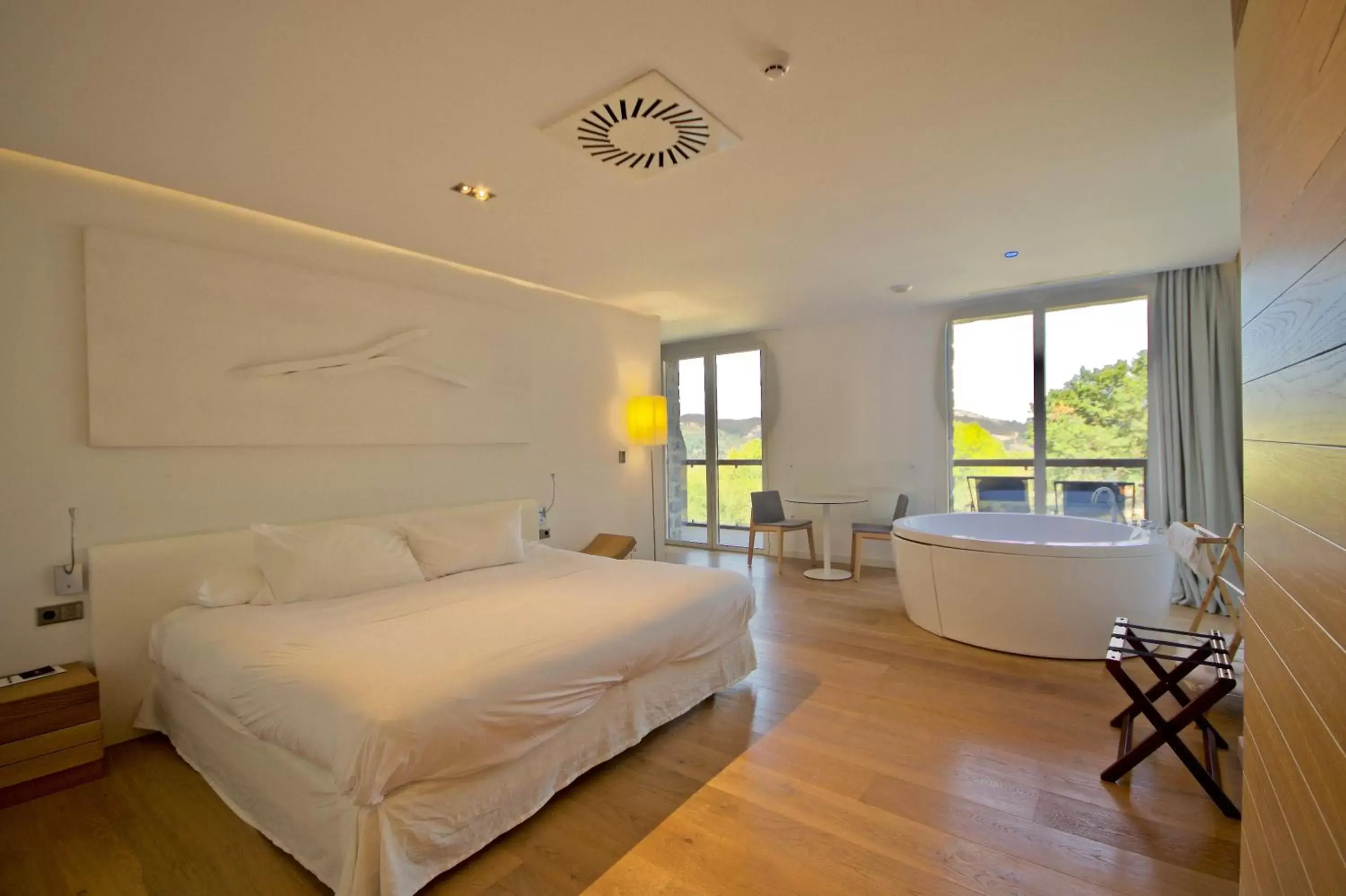 Deluxe Double or Twin Room with Mountain View in Arantza Hotela- Adults Only Deluxe Double or Twin Room with Mountain View in Arantza Hotela- Adults Only