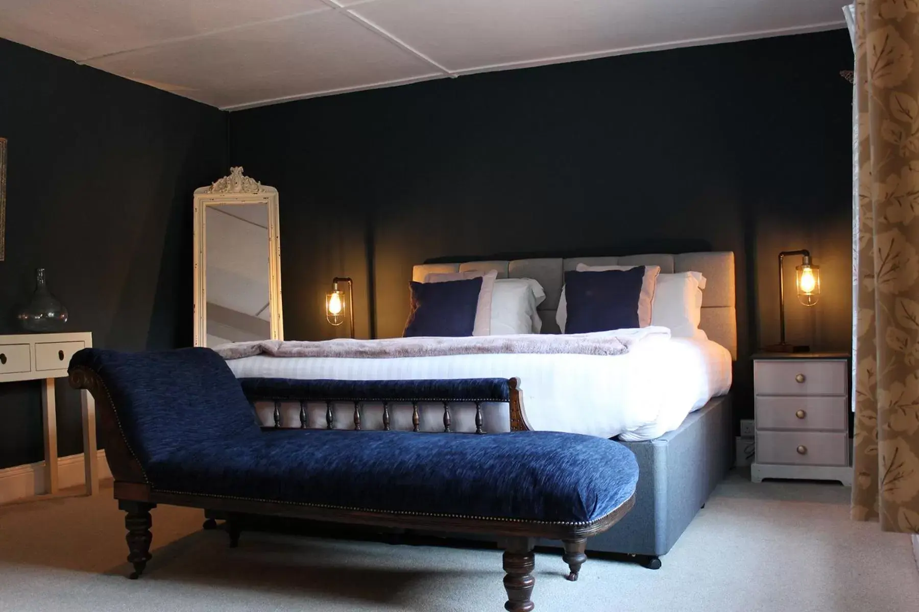 The Hatch Inn The Hatch Inn