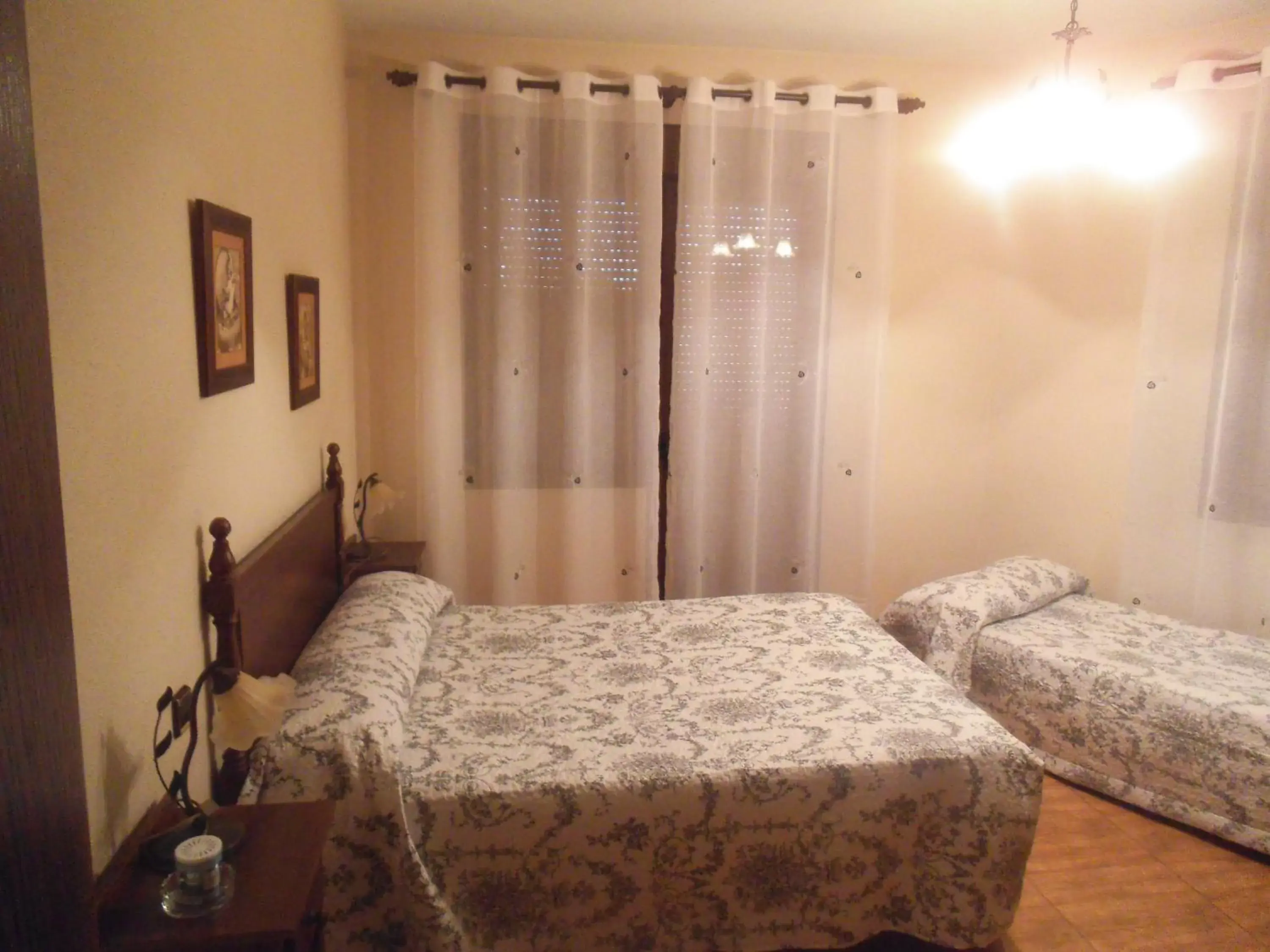 Double or Twin Room with Private Bathroom in Hostal Los Galgos Double or Twin Room with Private Bathroom in Hostal Los Galgos