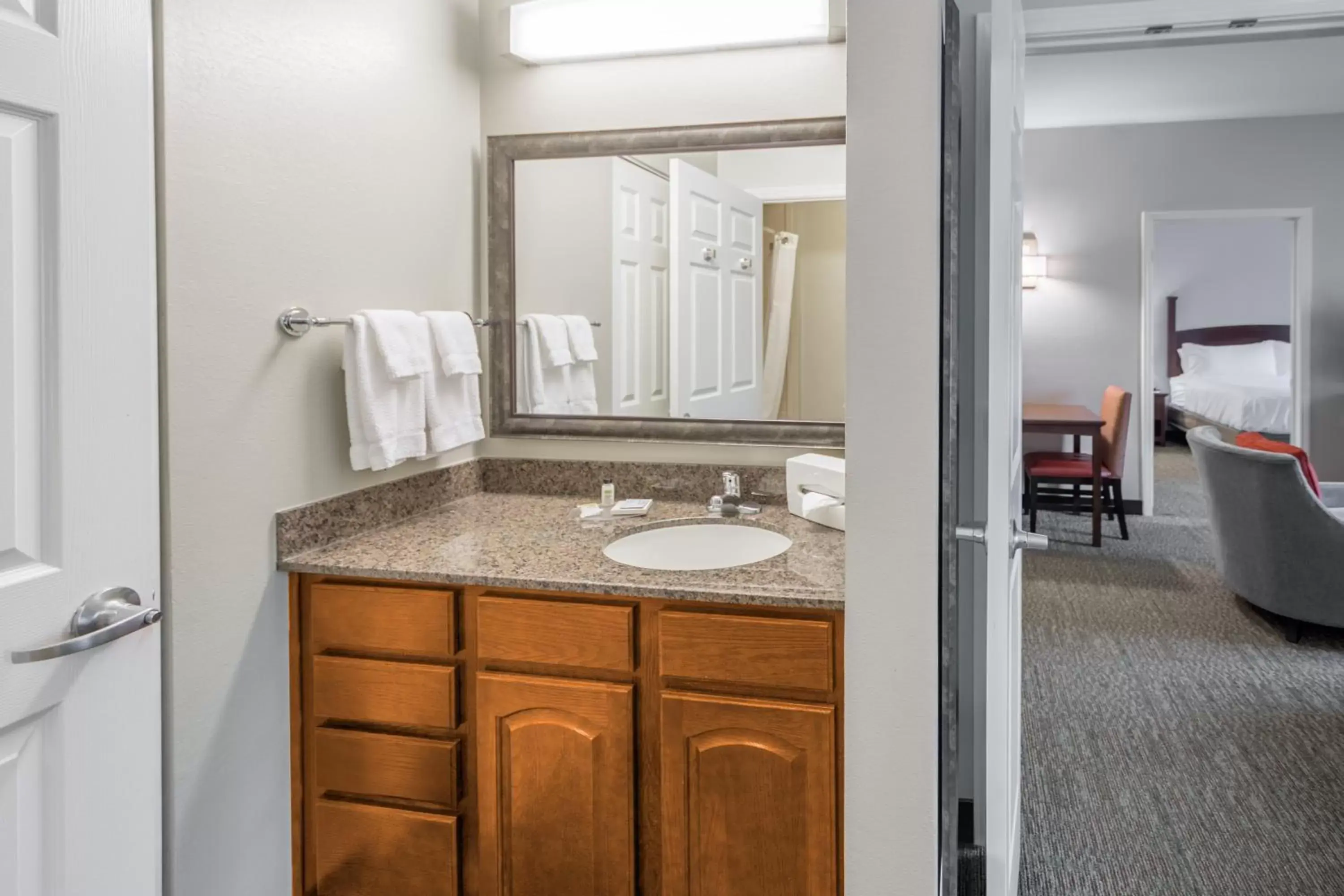Two Bedroom Suite with One Queen Bed and Two Double Beds - Non-Smoking in Staybridge Suites - Kansas City-Independence, an IHG Hotel Two Bedroom Suite with One Queen Bed and Two Double Beds - Non-Smoking in Staybridge Suites - Kansas City-Independence, an IHG Hotel