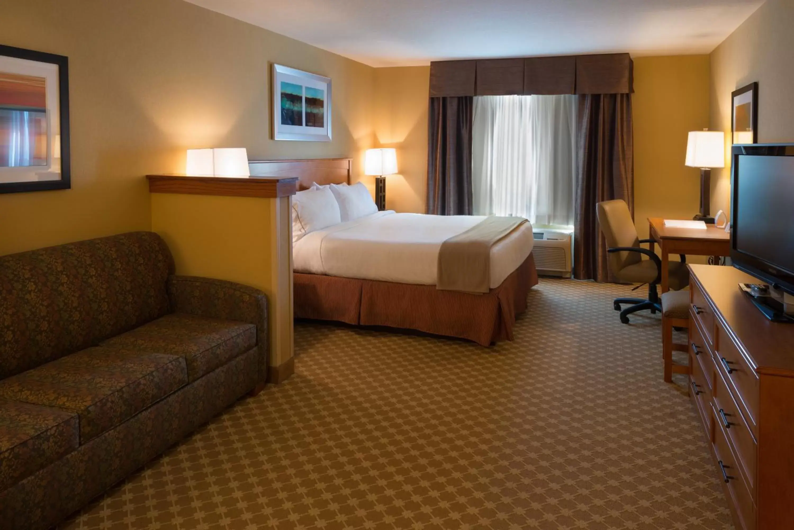 Suite - Hearing Accessible - Non-Smoking in Holiday Inn Express Hotel & Suites Chicago West Roselle, an IHG Hotel Suite - Hearing Accessible - Non-Smoking in Holiday Inn Express Hotel & Suites Chicago West Roselle, an IHG Hotel