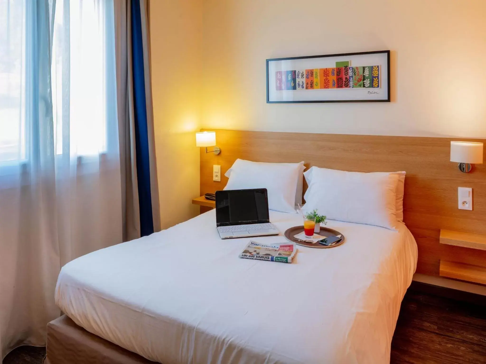 Standard Double Room in Noemys Toulon La Valette - Hotel restaurant avec piscine Standard Double Room in Noemys Toulon La Valette - Hotel restaurant avec piscine