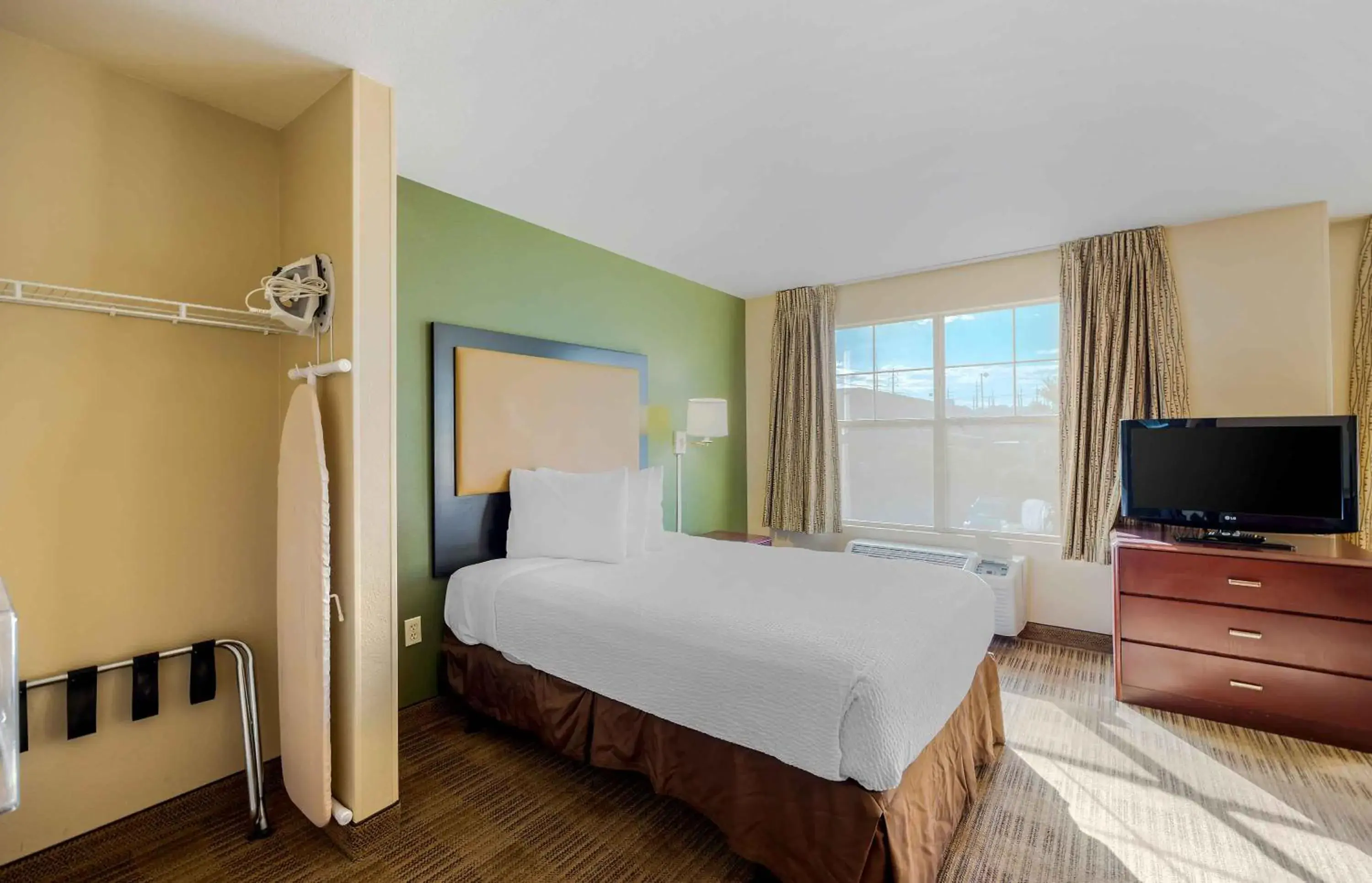 Studio with 1 Double Bed - Disability Access - Non-Smoking in MainStay Suites Las Vegas Flamingo Studio with 1 Double Bed - Disability Access - Non-Smoking in MainStay Suites Las Vegas Flamingo