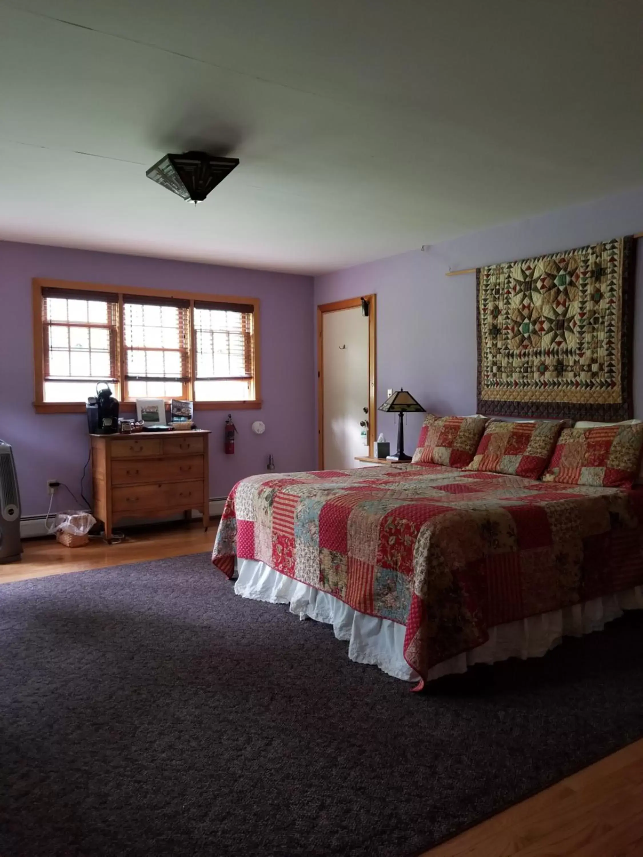 Deluxe Single Room in Trails End Inn Deluxe Single Room in Trails End Inn