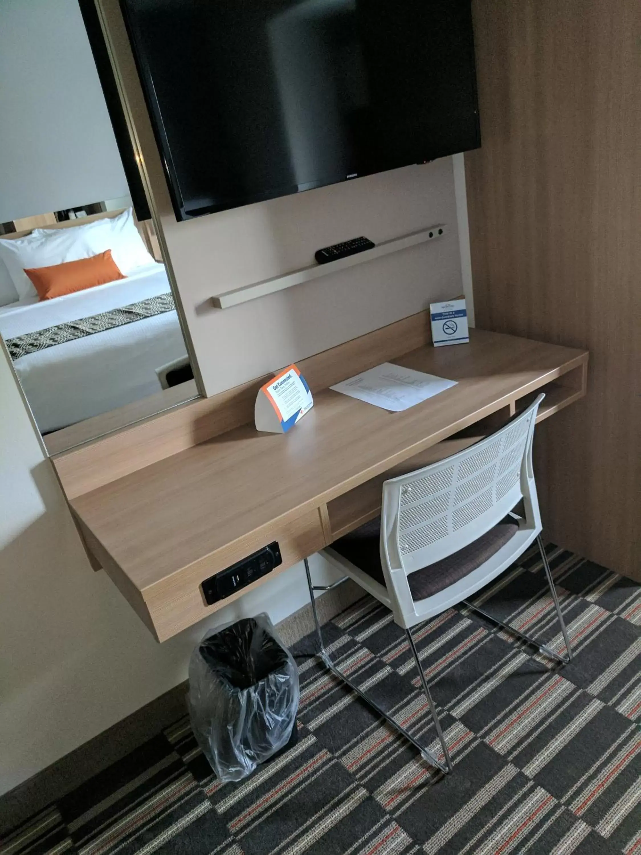 Queen Room - Non-Smoking in Microtel Inn & Suites by Wyndham Clarion Queen Room - Non-Smoking in Microtel Inn & Suites by Wyndham Clarion