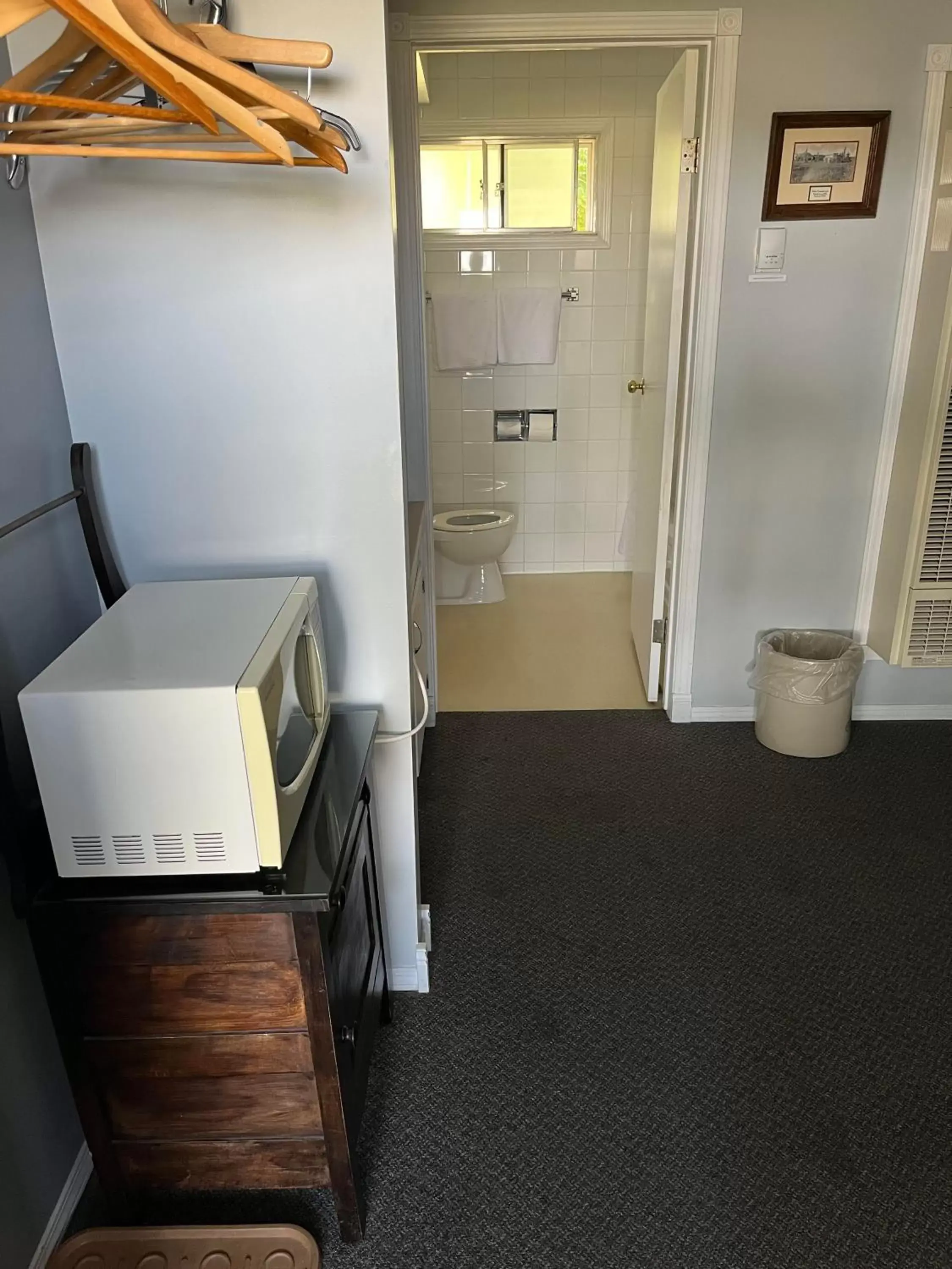 Queen Room with Two Queen Beds in Bluebird Motel Queen Room with Two Queen Beds in Bluebird Motel