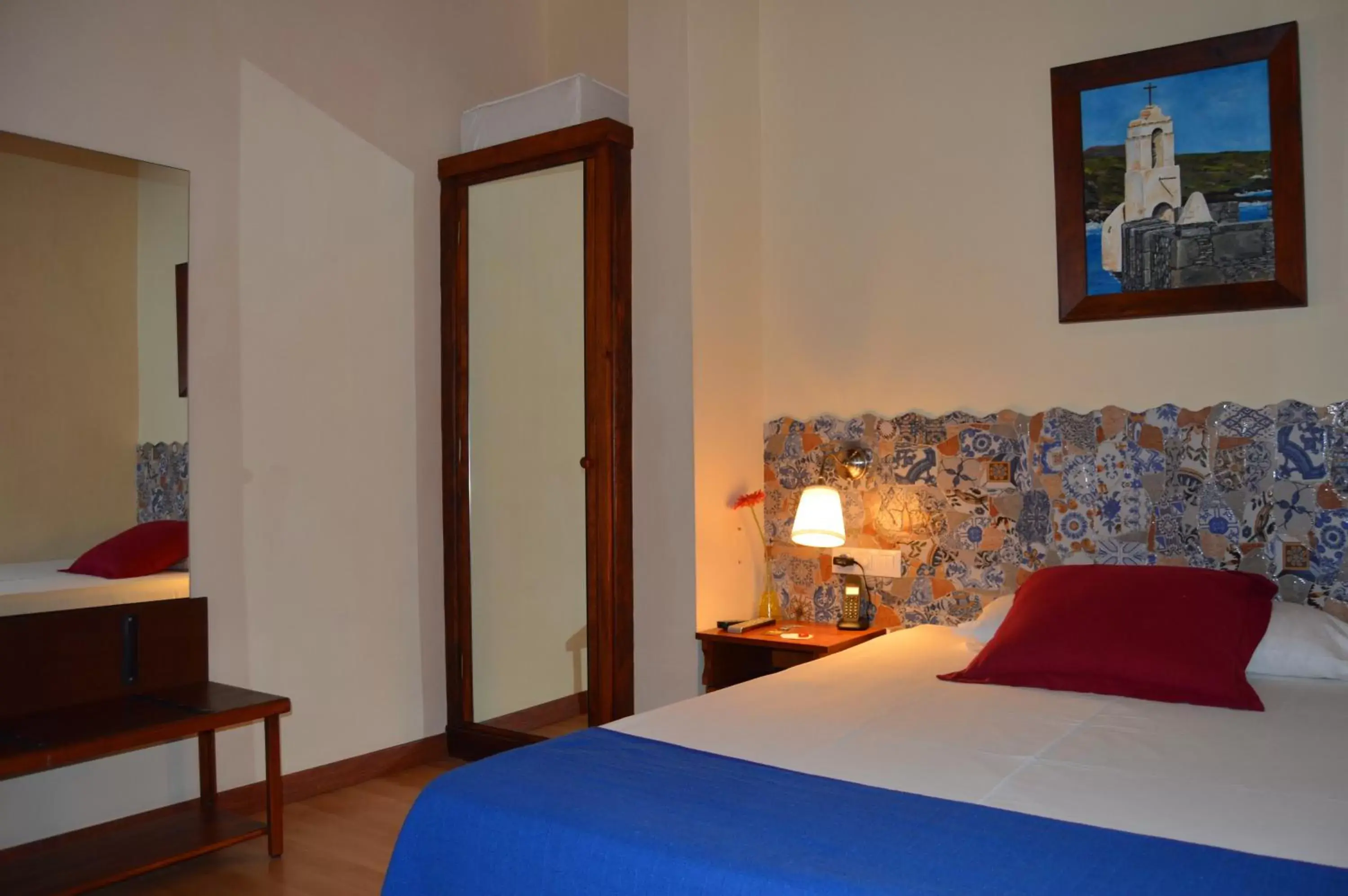 Single Room with Shower - Top Floor in Gara Hotel Single Room with Shower - Top Floor in Gara Hotel